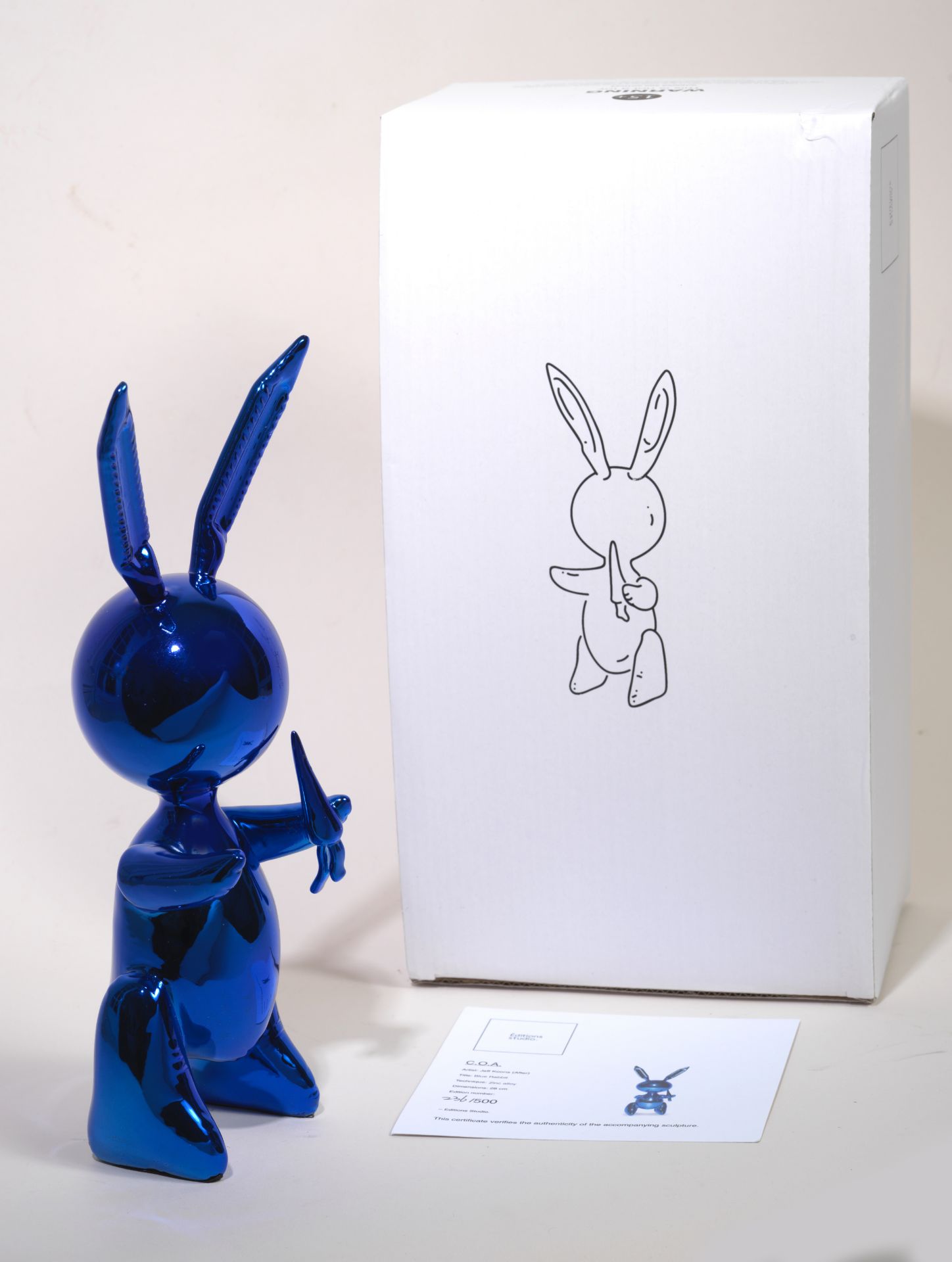 Jeff KOONS D'après - Blue Rabbit - Alliage de zinc -H. 22 cm - Edition studio - [...]