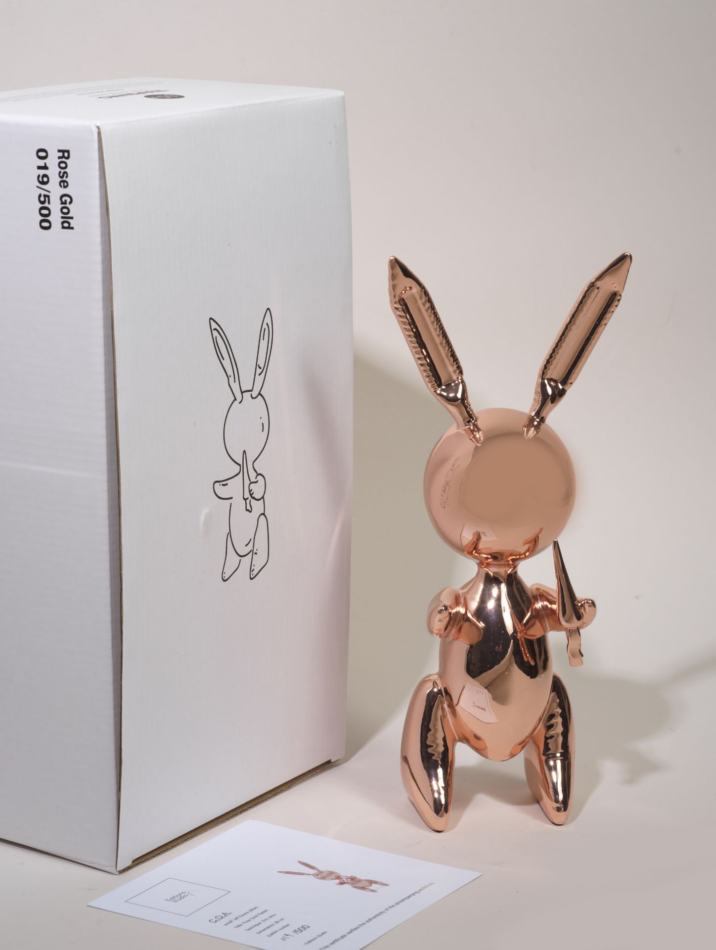 Jeff KOONS D'après - Rose gold rabbit - Alliage de zinc -H. 22 cm - Edition studio [...]