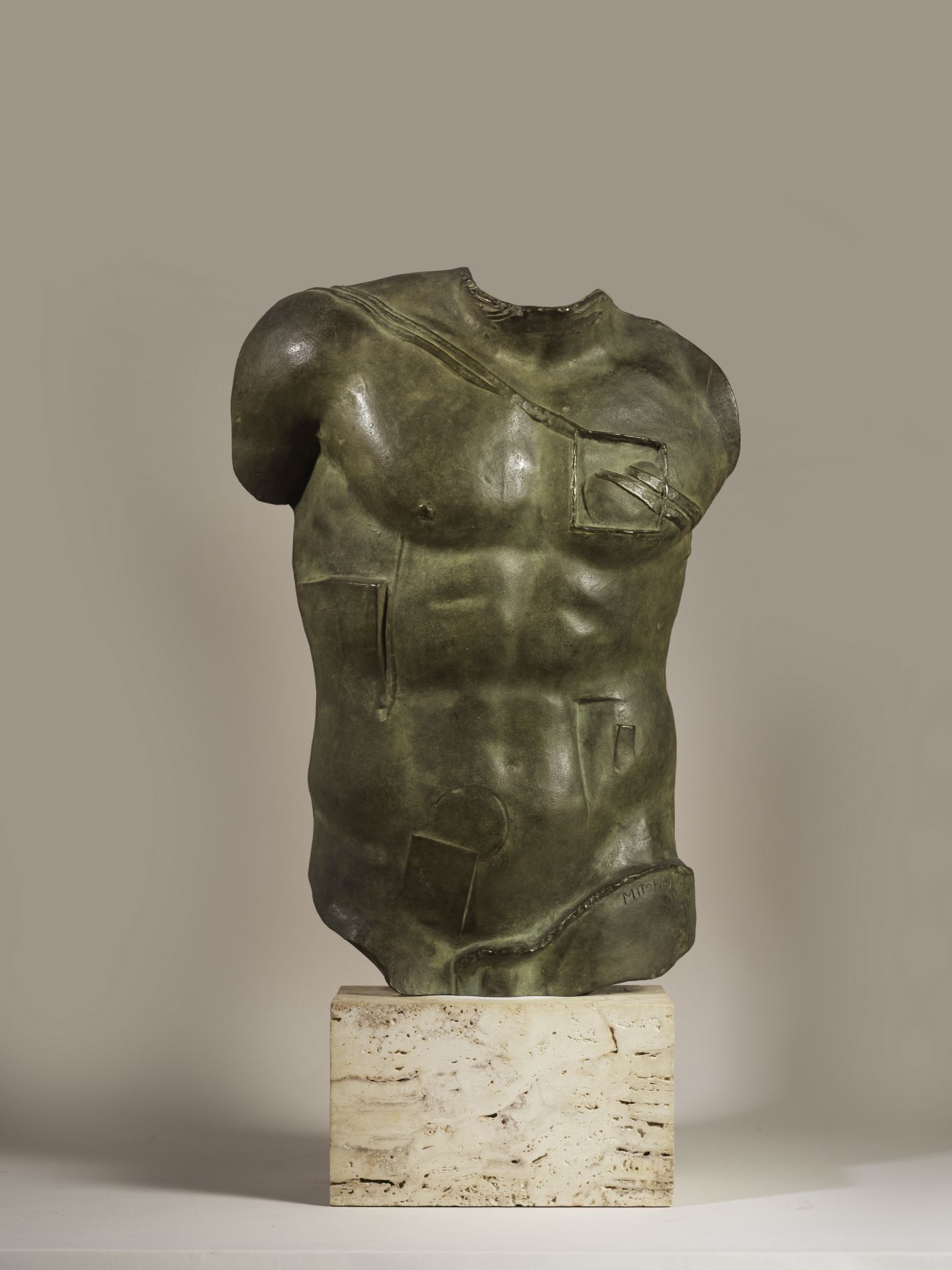 Igor MITORAJ (1944-2014) - Persée - Sculpture en bronze à patine verte foncée - [...]