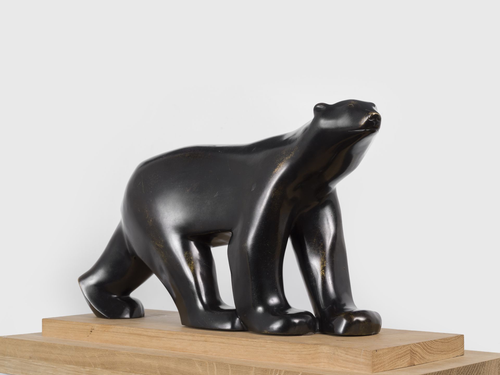 François POMPON (1874-1931) - Ours blanc, 1927 - Bronze patine noire nuancée d'or - [...]