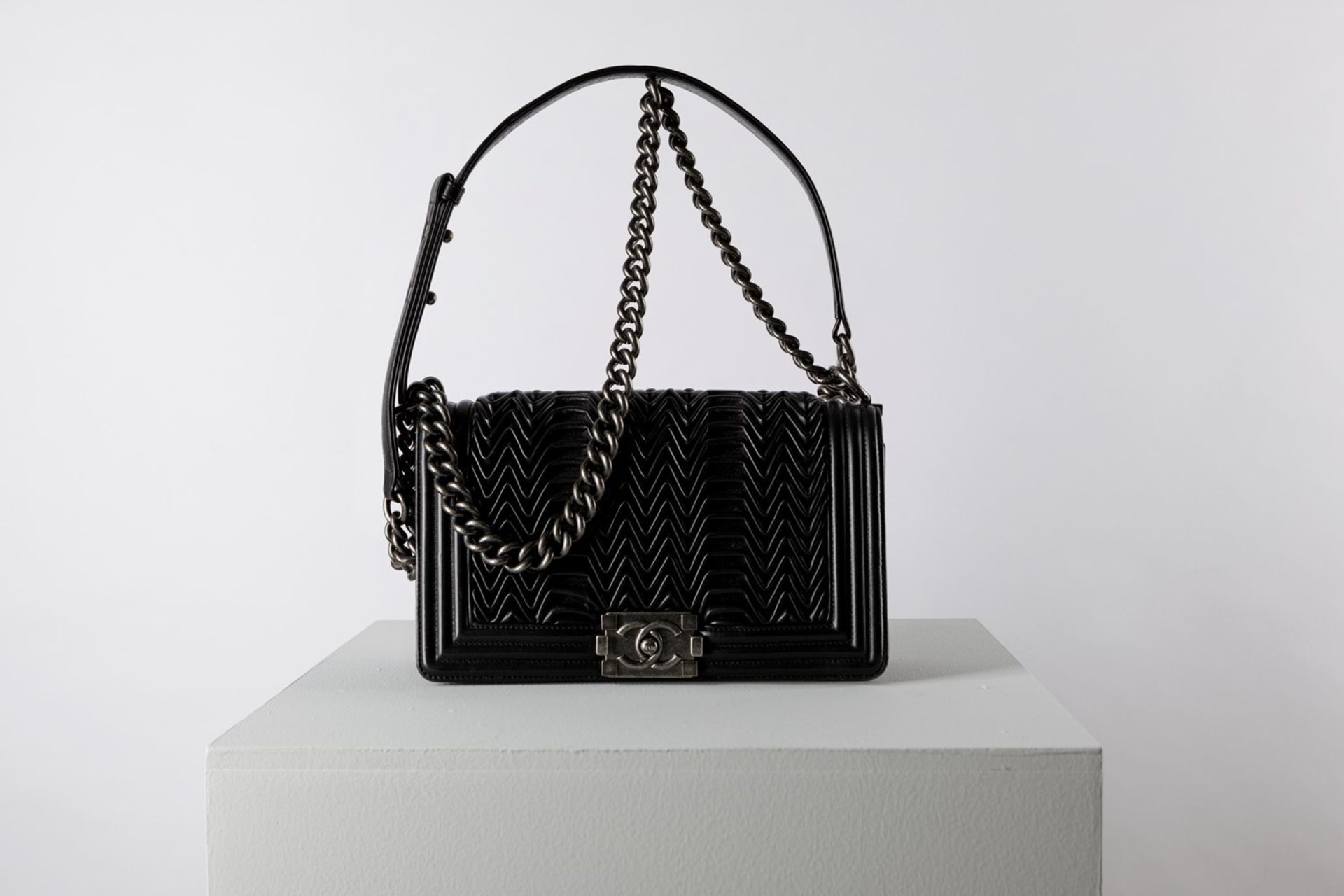 Chanel - Boy bag 25 cm - Boy bag 25 cm - Black leather Boy bag, burnished metal [...]