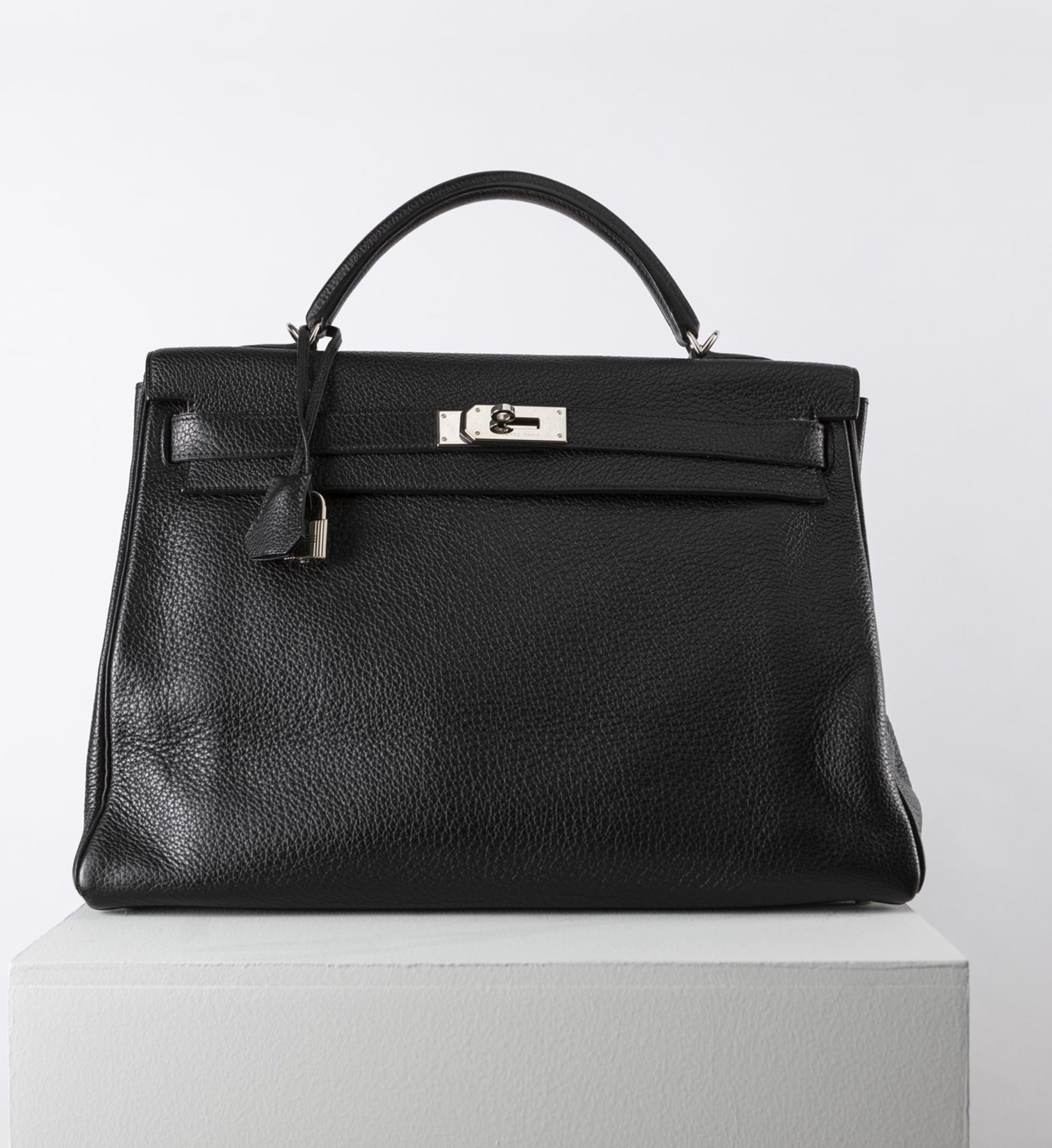 Hermès - Kelly Retourne bag 40 cm - Kelly Retourne bag 40 cm - black togo leather [...]
