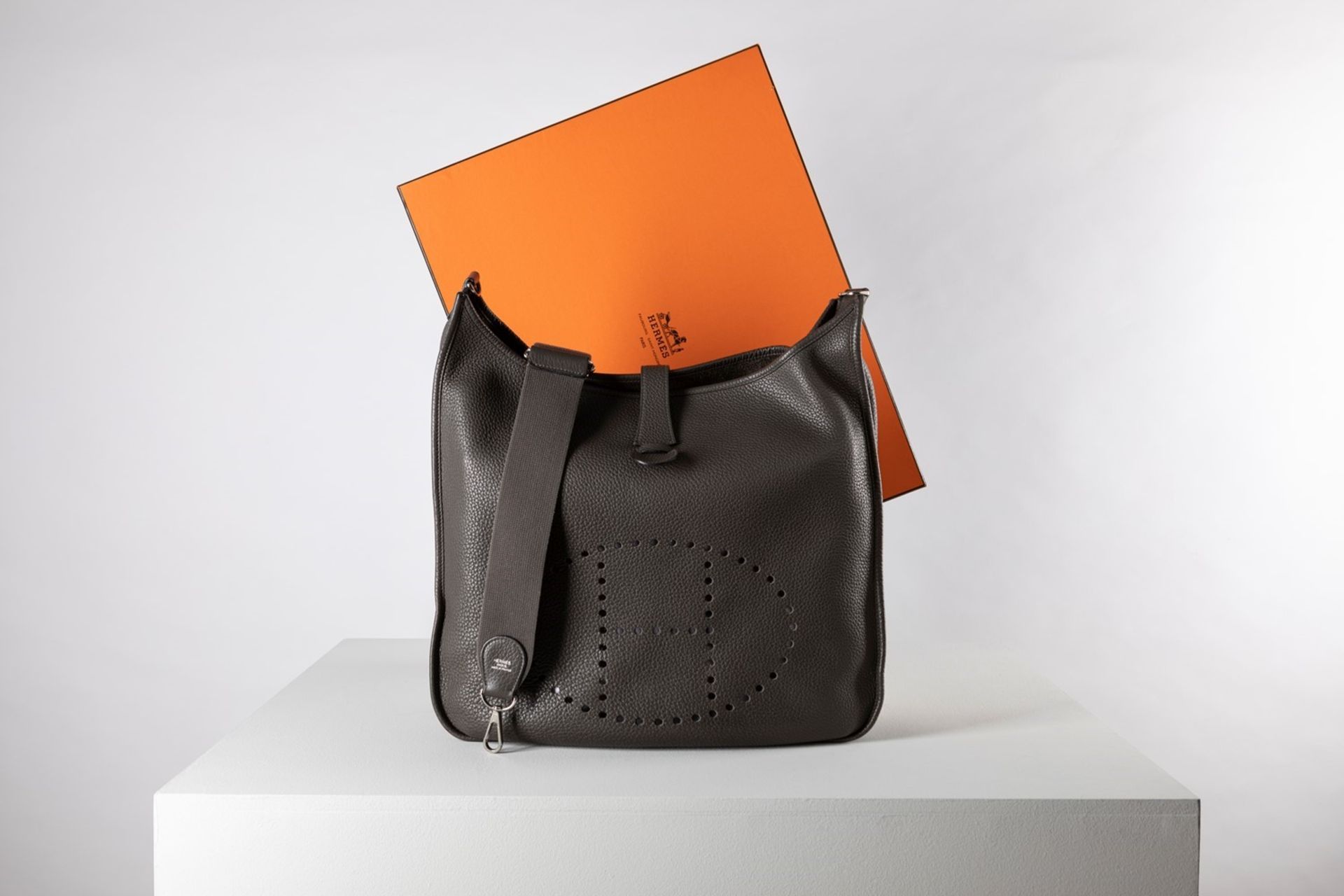 Hermès - Evelyne Bag 40 cm - Evelyne Bag 40 cm - Graphite taurillon clemence 40 cm [...]
