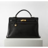 Hermès - Kelly Retourne 40 cm - Kelly Retourne 40 cm - Black togo leather 40 cm [...]