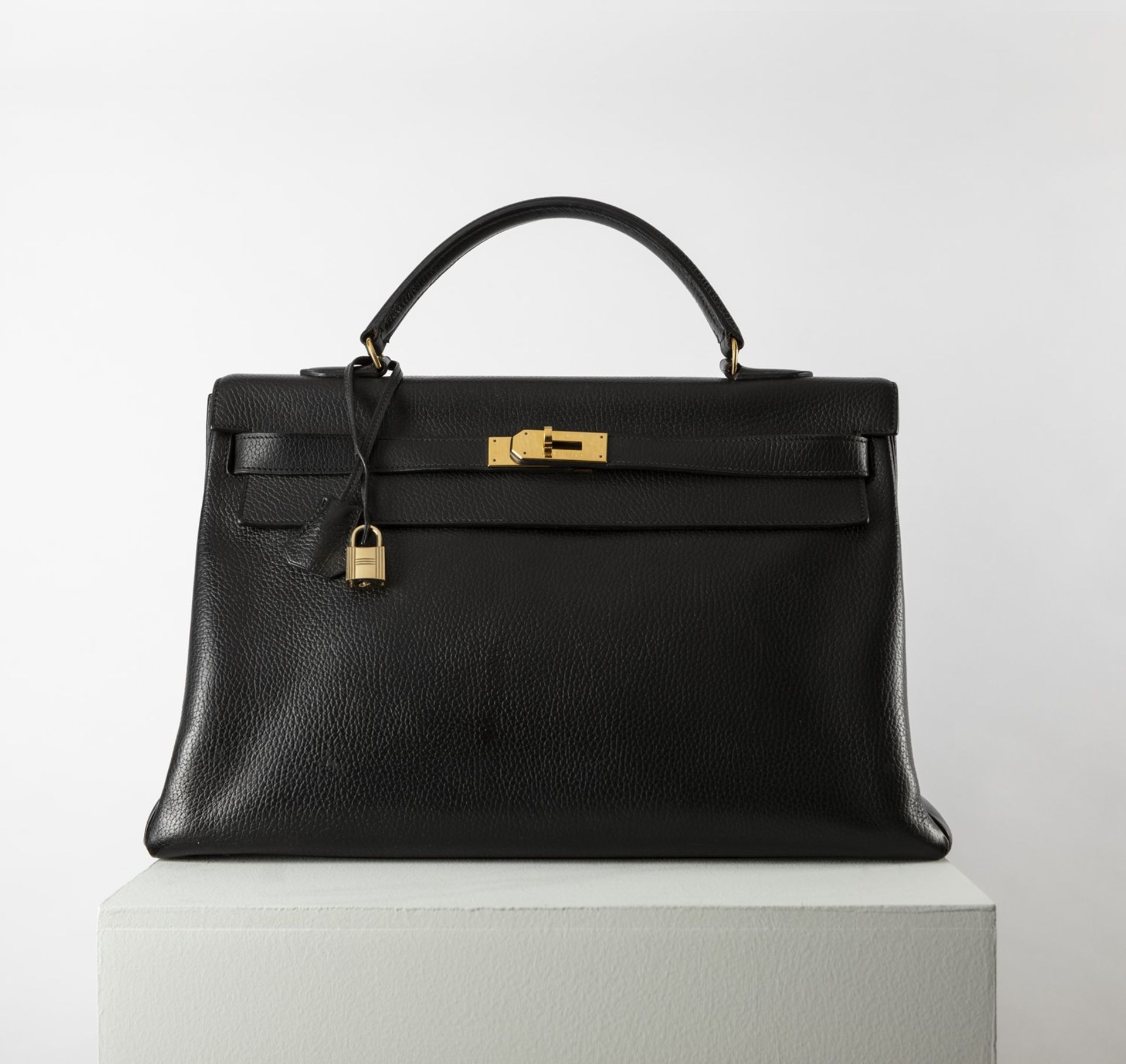 Hermès - Kelly Retourne 40 cm - Kelly Retourne 40 cm - Black togo leather 40 cm [...]