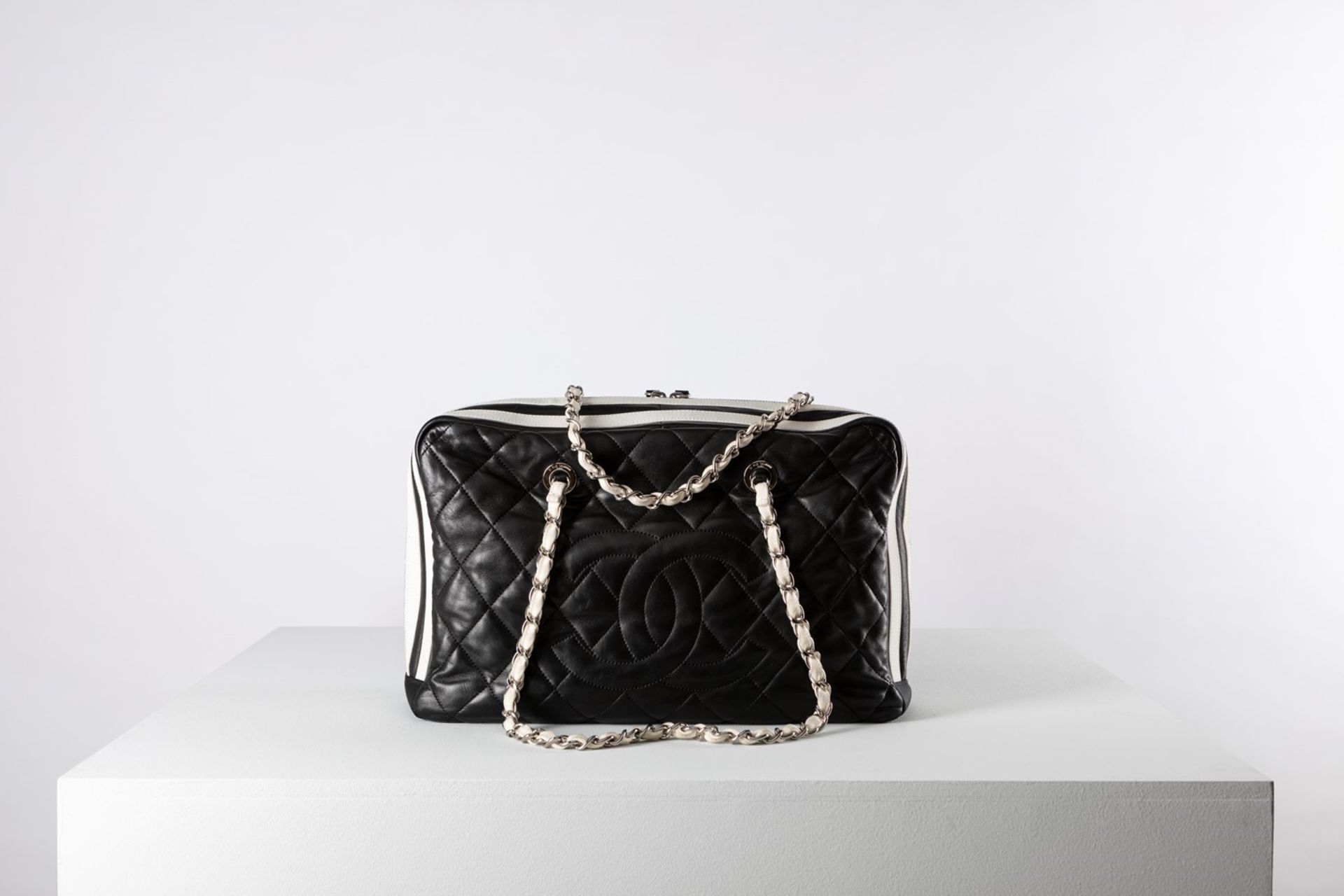Chanel - Shopper Bag - Shopper Bag - Black quilted leather double shoulder strap [...]
