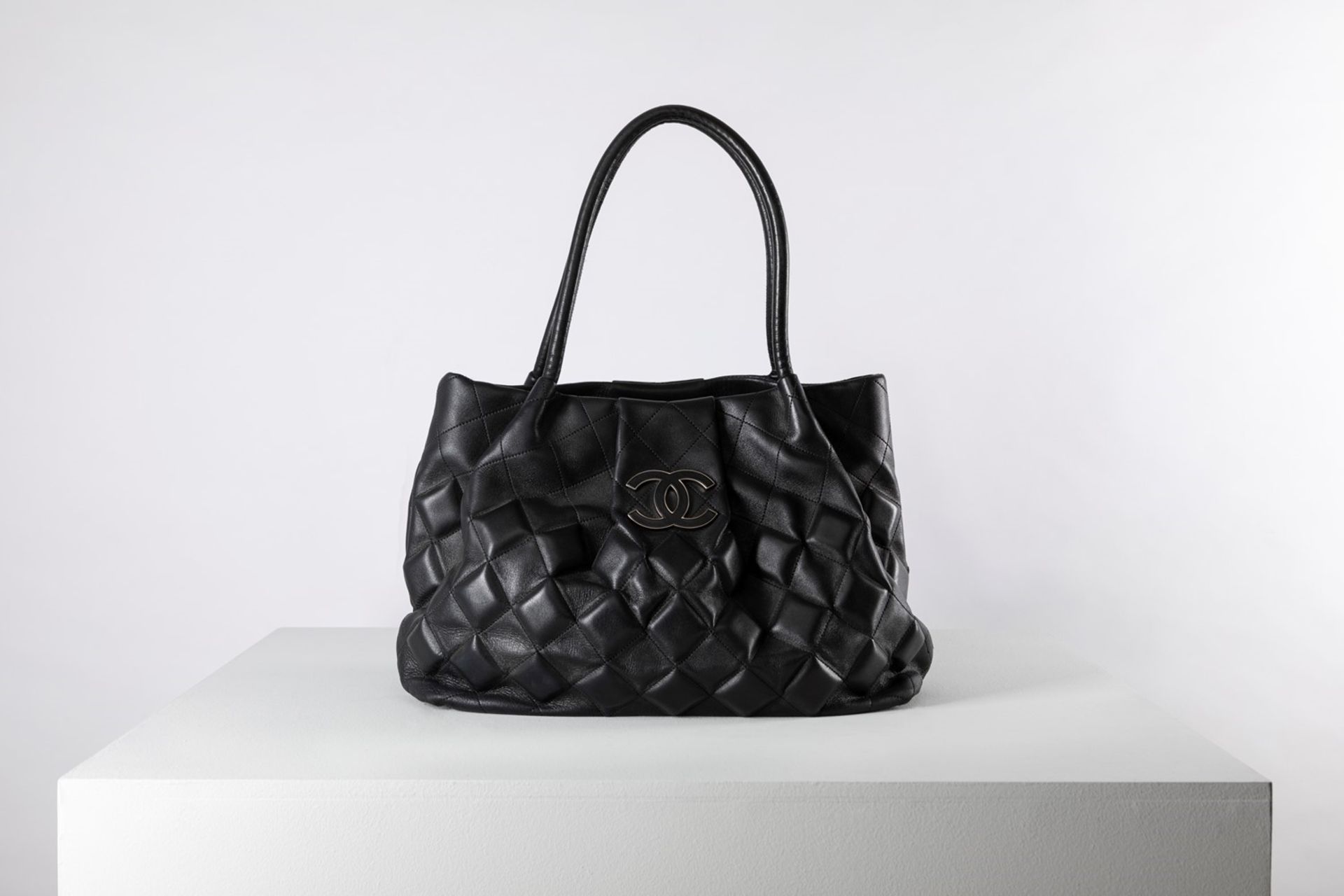Chanel - Big Bag - Big Bag - Black quilted leather double handle bag, cm 40, with [...]