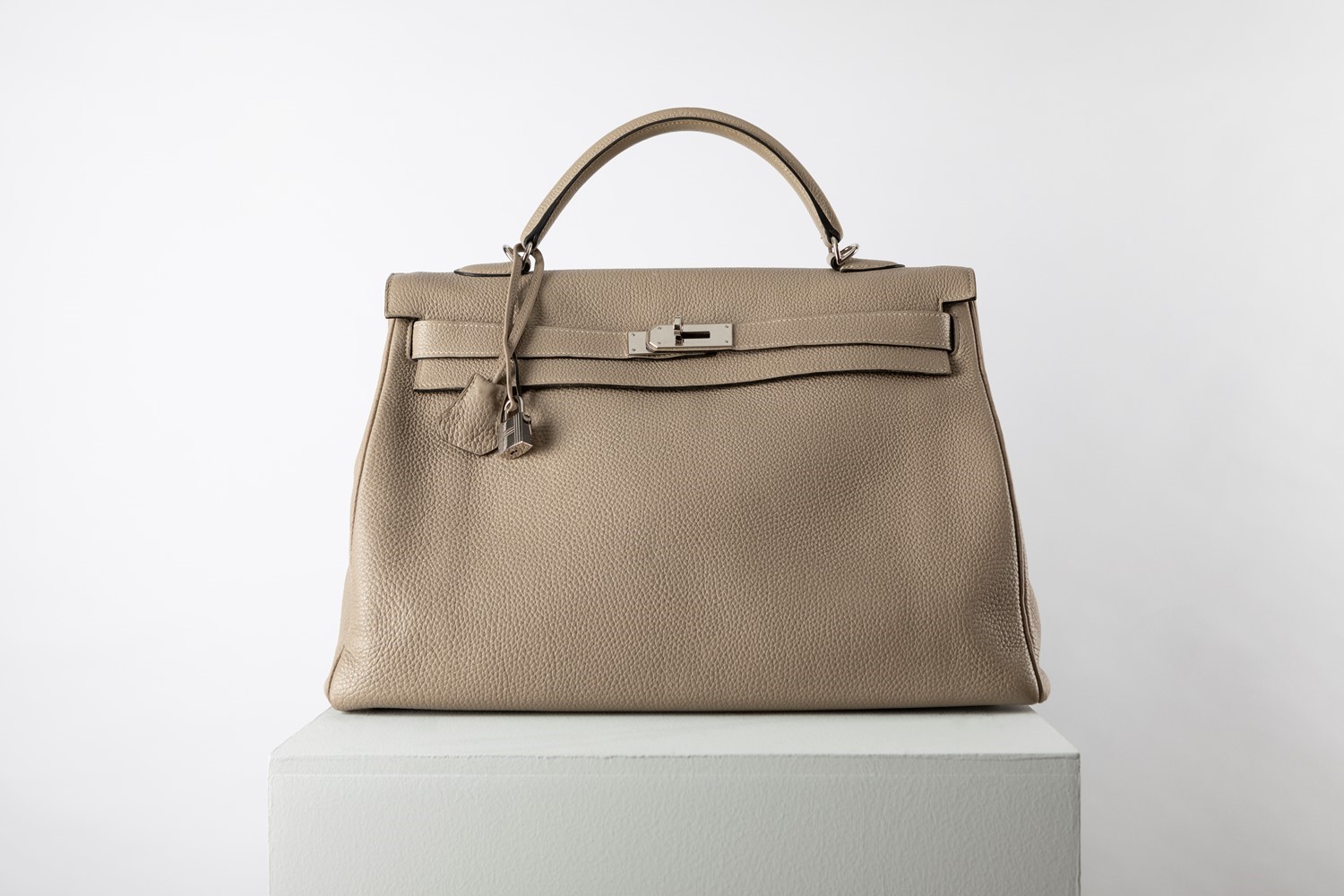 Hermès - Kelly Retourne bag 40 cm - Kelly Retourne bag 40 cm - Etoupe togo leather [...]