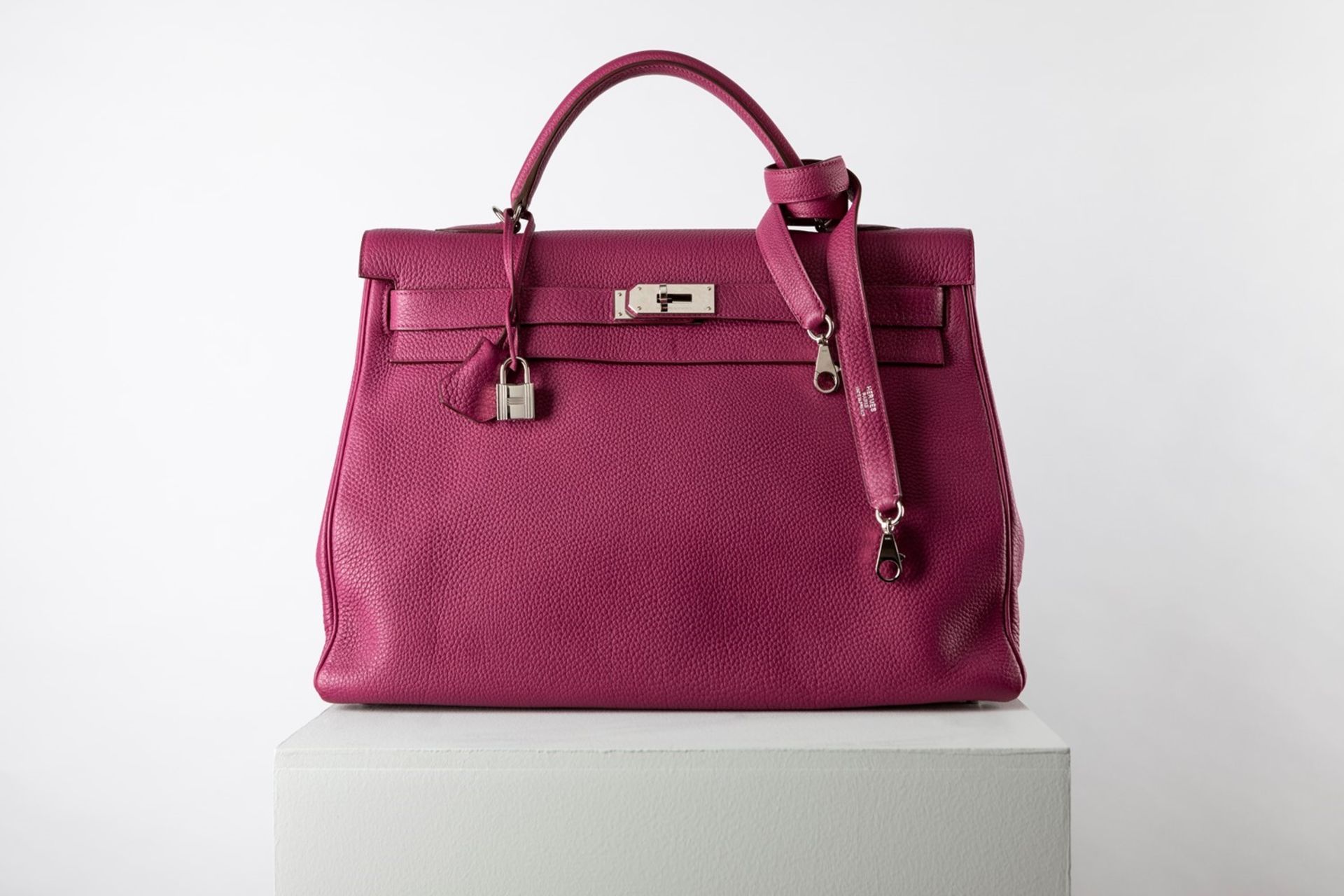 Hermès - Kelly Retourne bag 40 cm - Kelly Retourne bag 40 cm - Cyclamen togo [...]