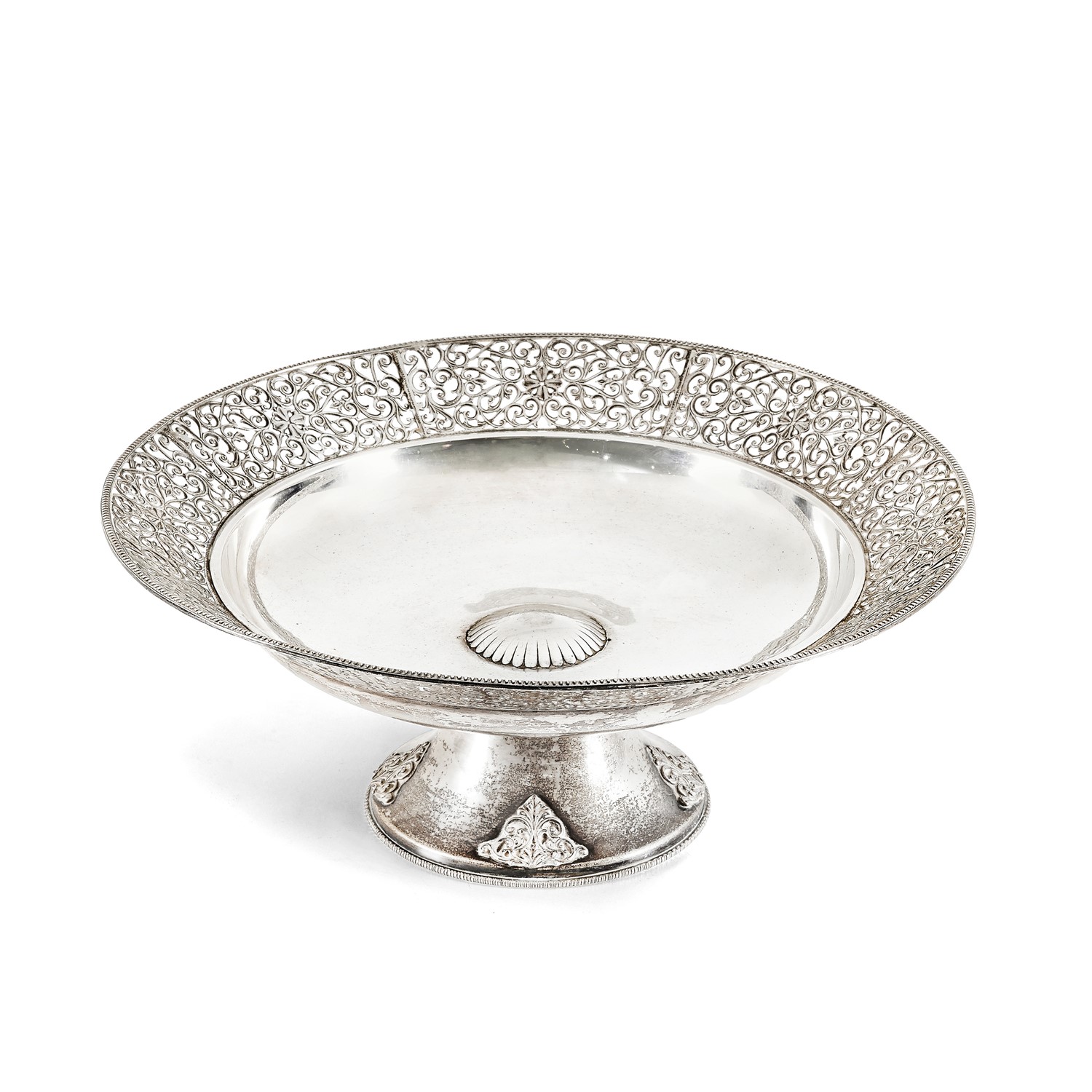 A silver centrepiece, Italy 20th Century - A silver centrepiece, Italy 20th Century [...]