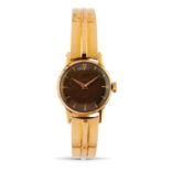 Universal - A 18K yellow gold lady's wristwatch, Universal - A 18K yellow gold lady's [...]