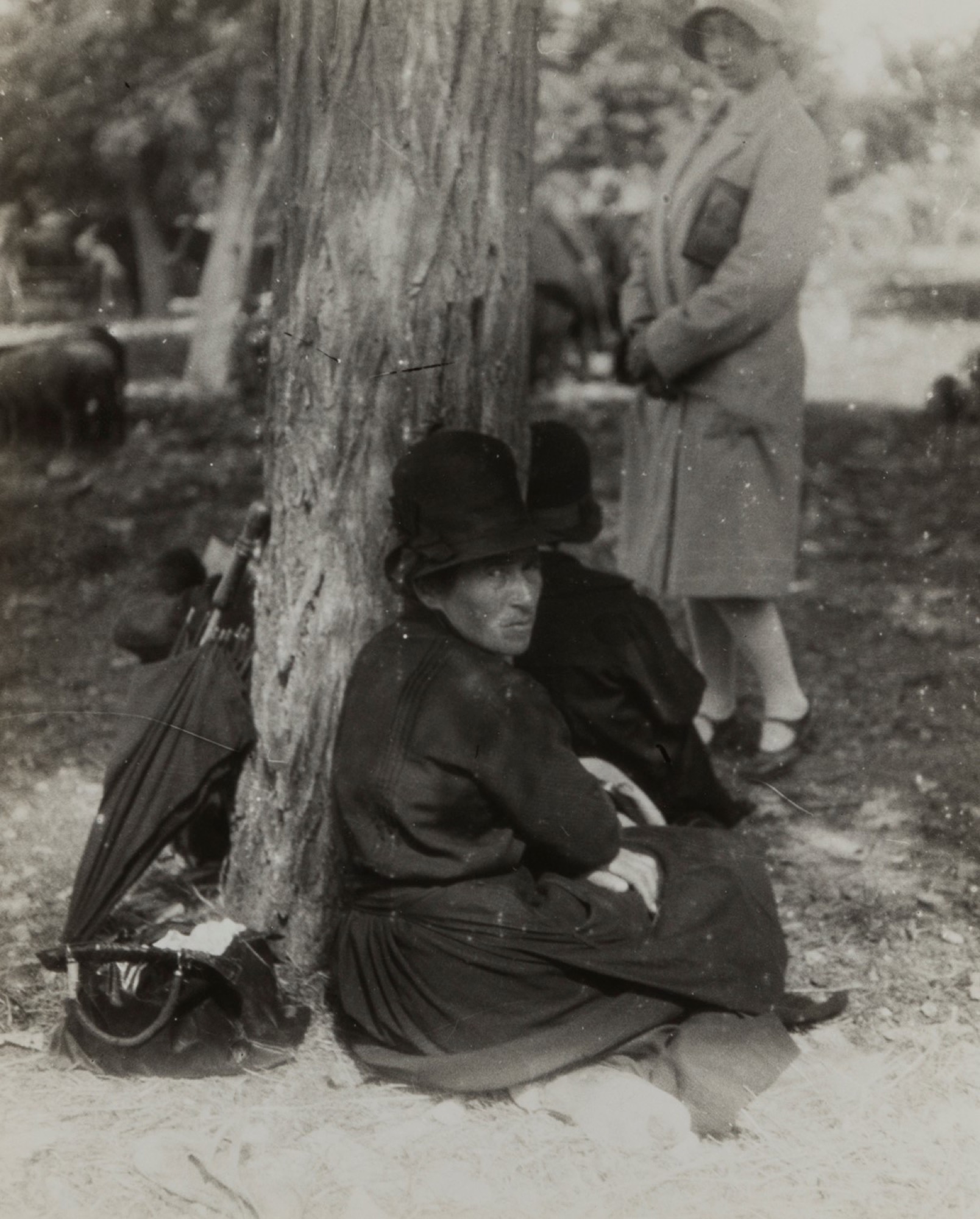 Germaine Krull (1897-1985) - Marchè d'Auvergne, 1930 - Vintage gelatin silver print [...]