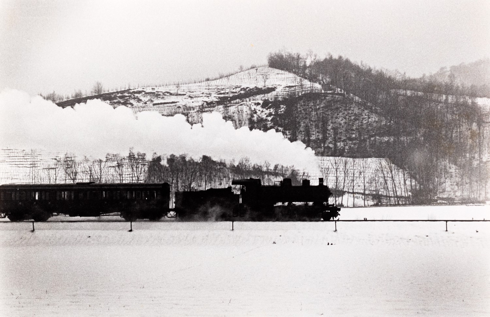 Giuseppe (Pepi) Merisio (1931) - La locomotiva in Valle S. Martino (Bergamo), years [...]