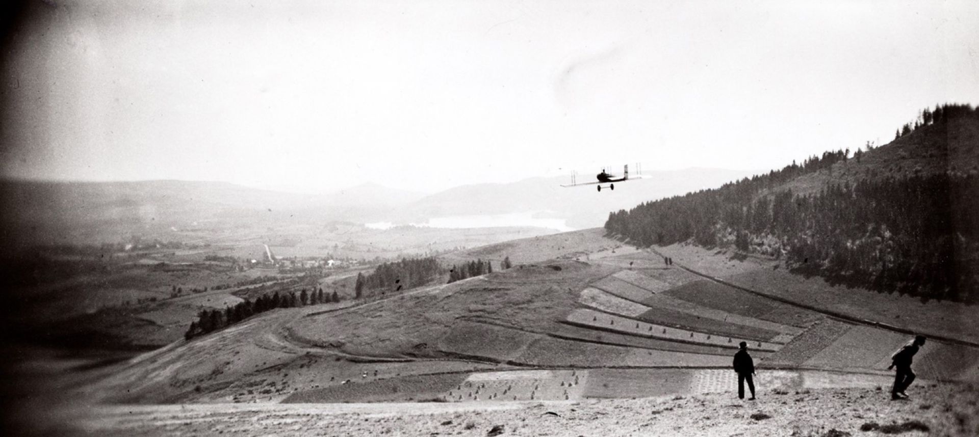 Jacques-Henri Lartigue (1894-1986) - Bossoutrot sur Farman, 1922 - Gelatin silver [...]