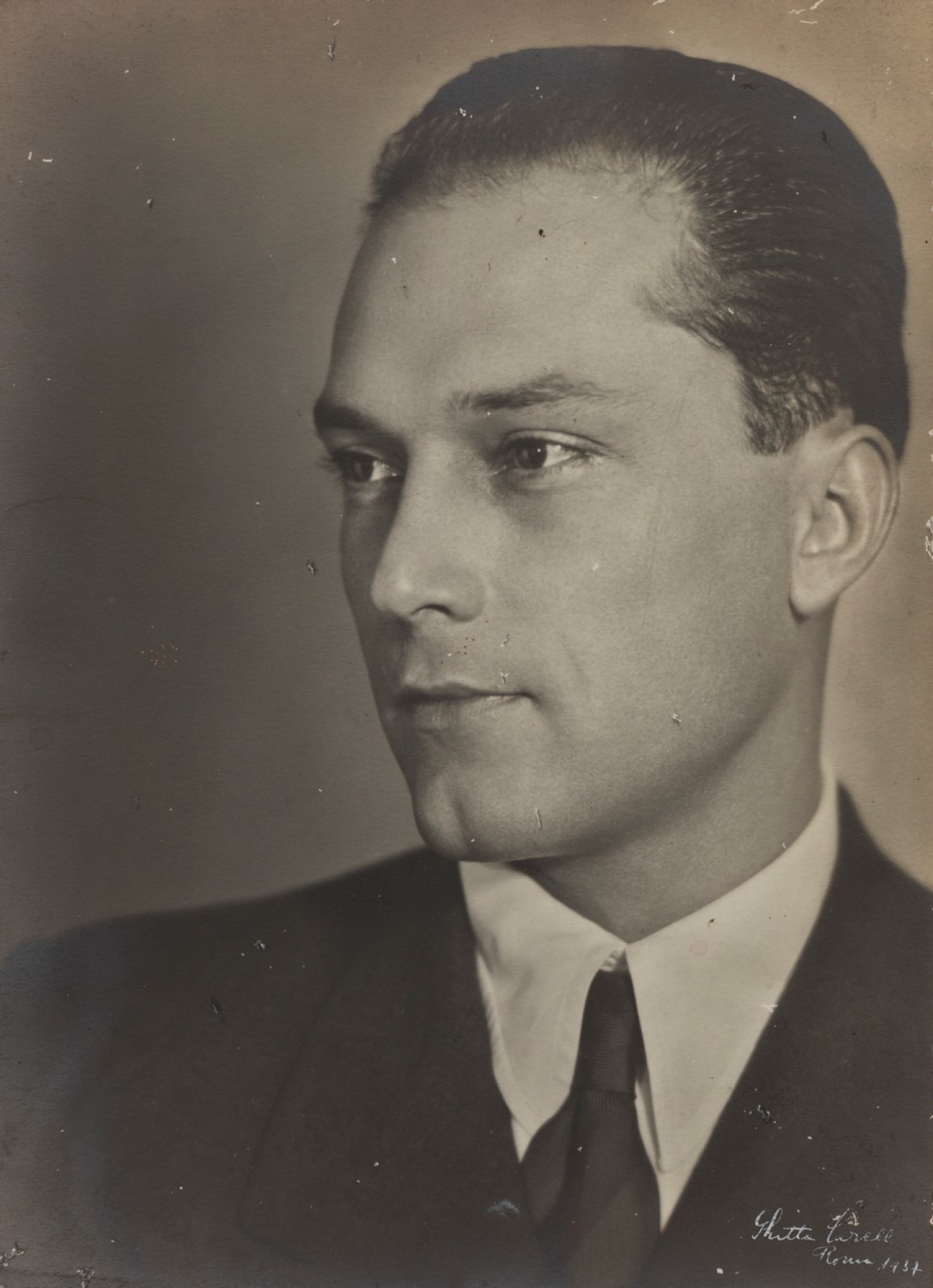 Ghitta Carell (1899-1972) - Untitled (Portrait of man), years 1930 - Vintage gelatin [...]