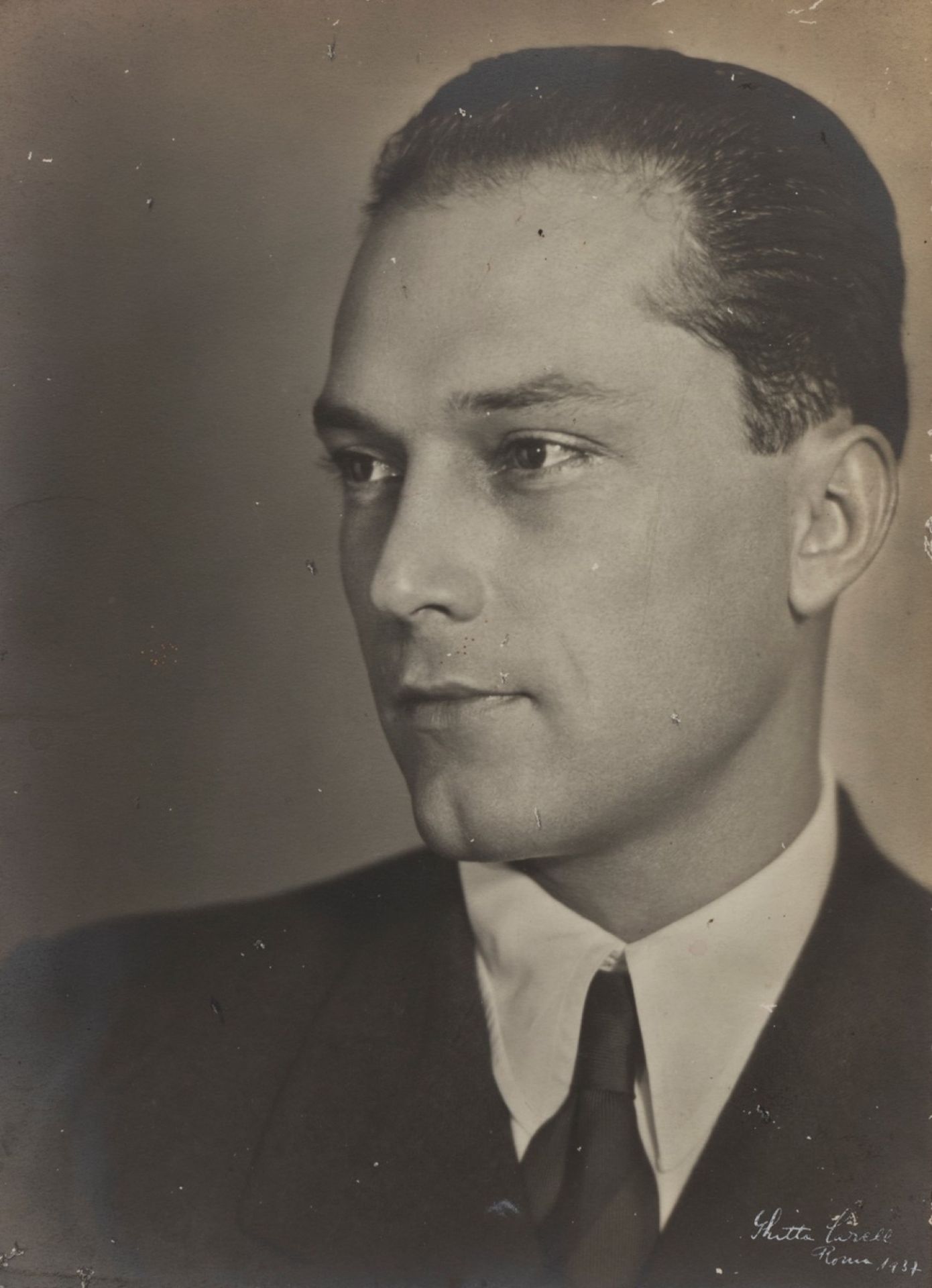 Ghitta Carell (1899-1972) - Untitled (Portrait of man), years 1930 - Vintage gelatin [...]