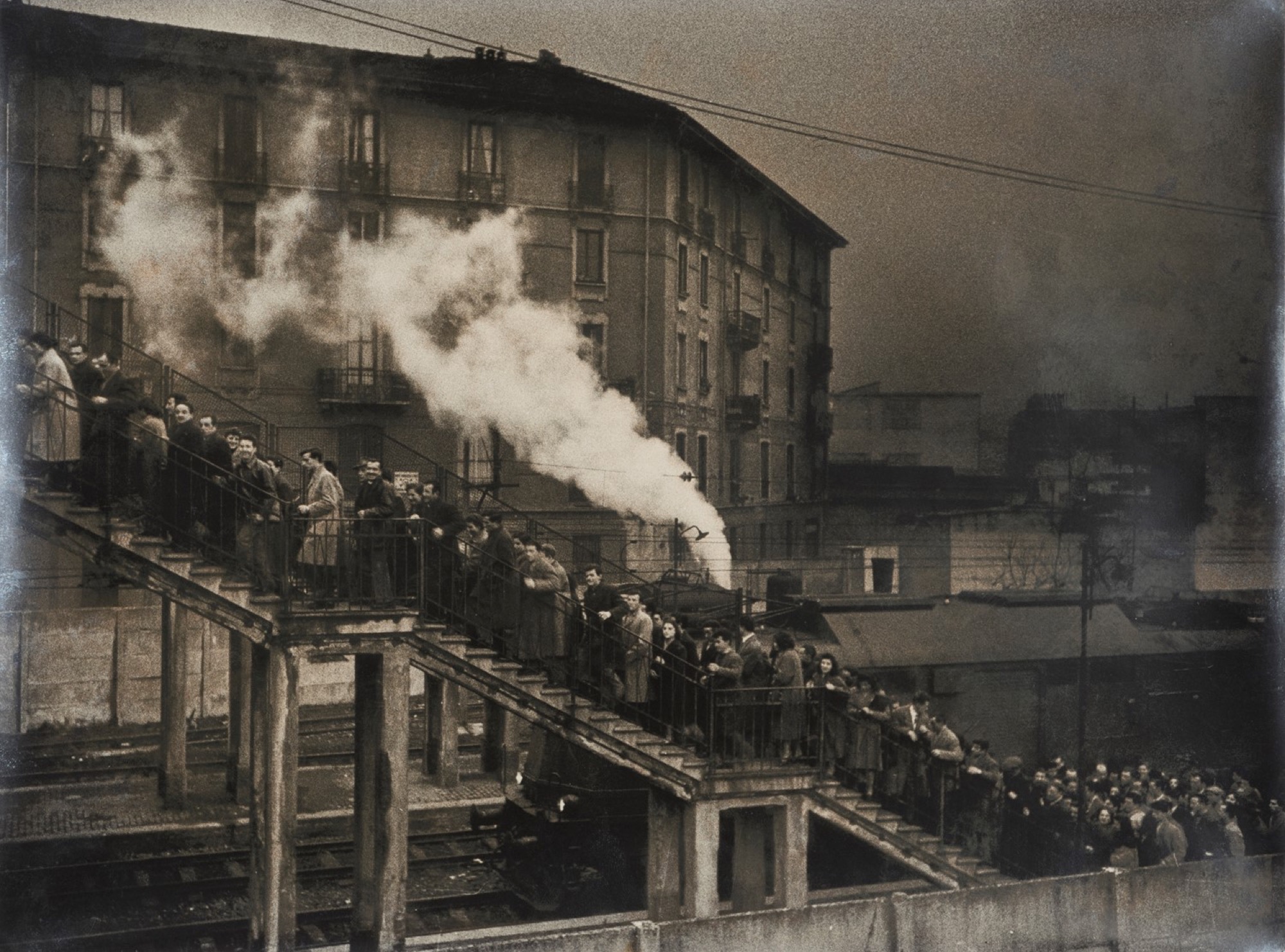 Mario De Biasi (1923-2013) - Stazione di Porta Romana, 1955 - Vintage gelatin silver [...]