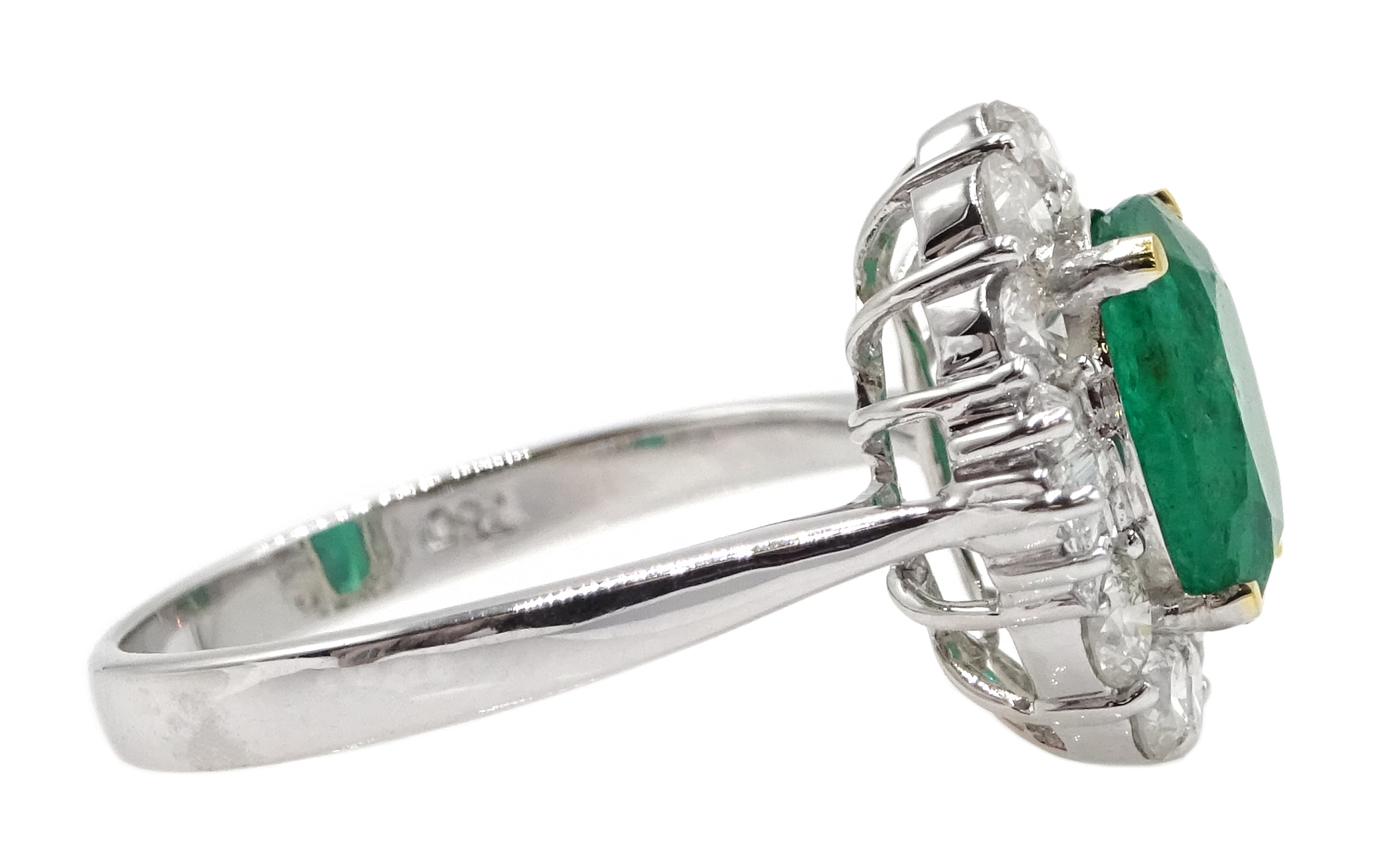 18ct white gold, emerald and diamond ring, set with a central oval shaped emerald, emerald total wei - Image 4 of 6