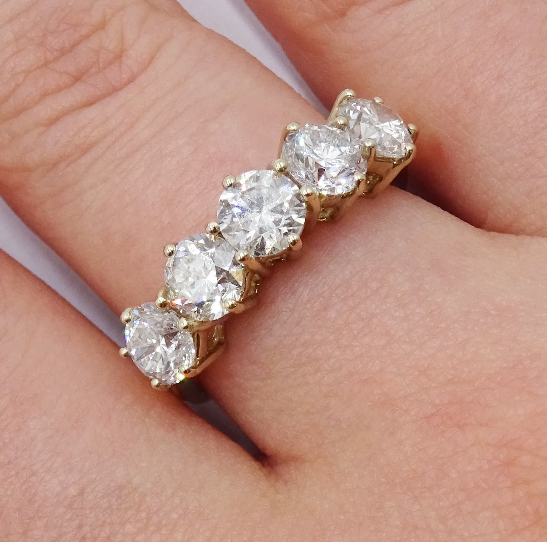 18ct gold and five stone diamond ring, diamond total weight approx 2.60 carat - Image 2 of 6