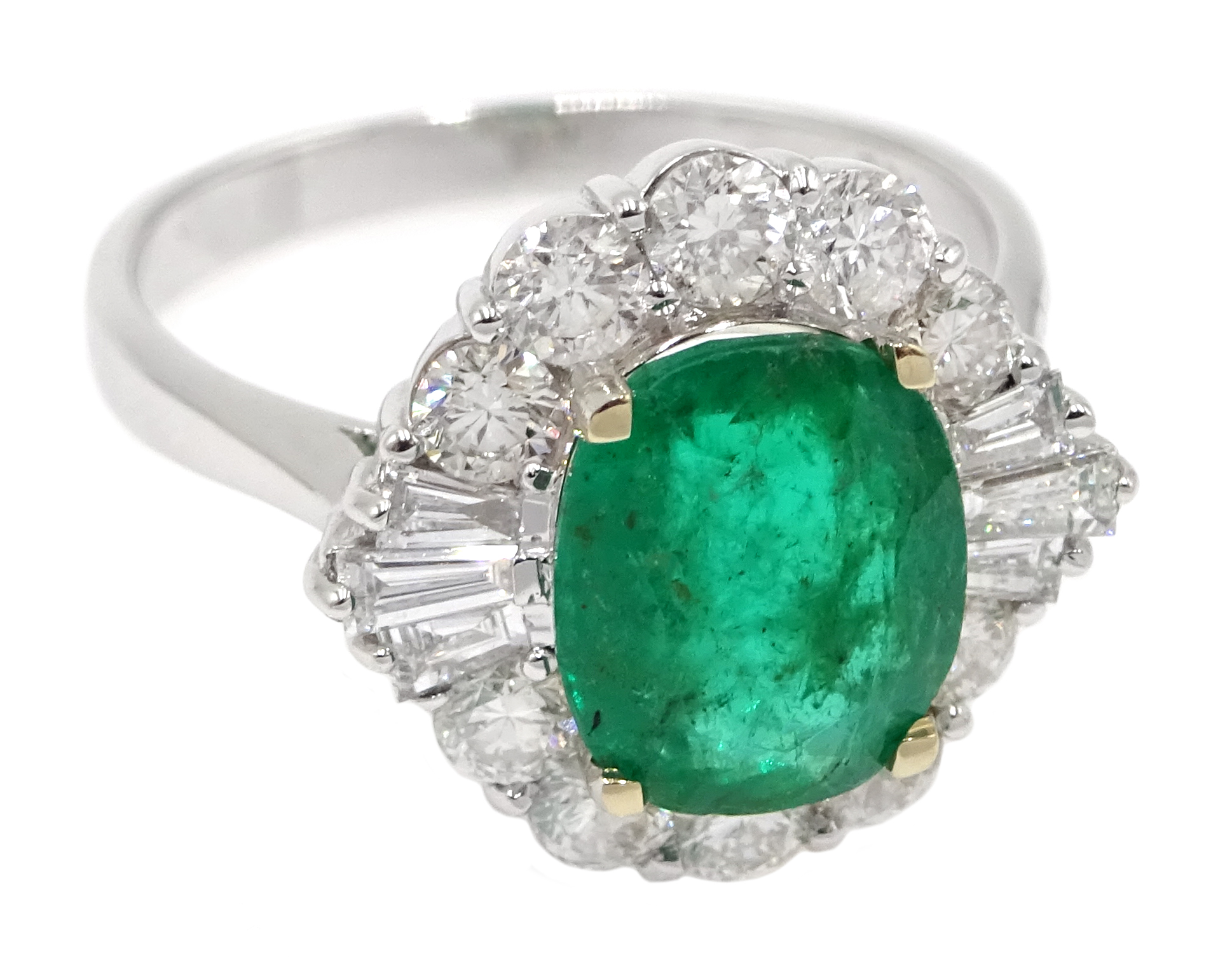 18ct white gold, emerald and diamond ring, set with a central oval shaped emerald, emerald total wei - Image 3 of 6