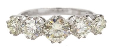 18ct white gold five stone graduating diamond ring, diamond total weight approx 1.90 carat
