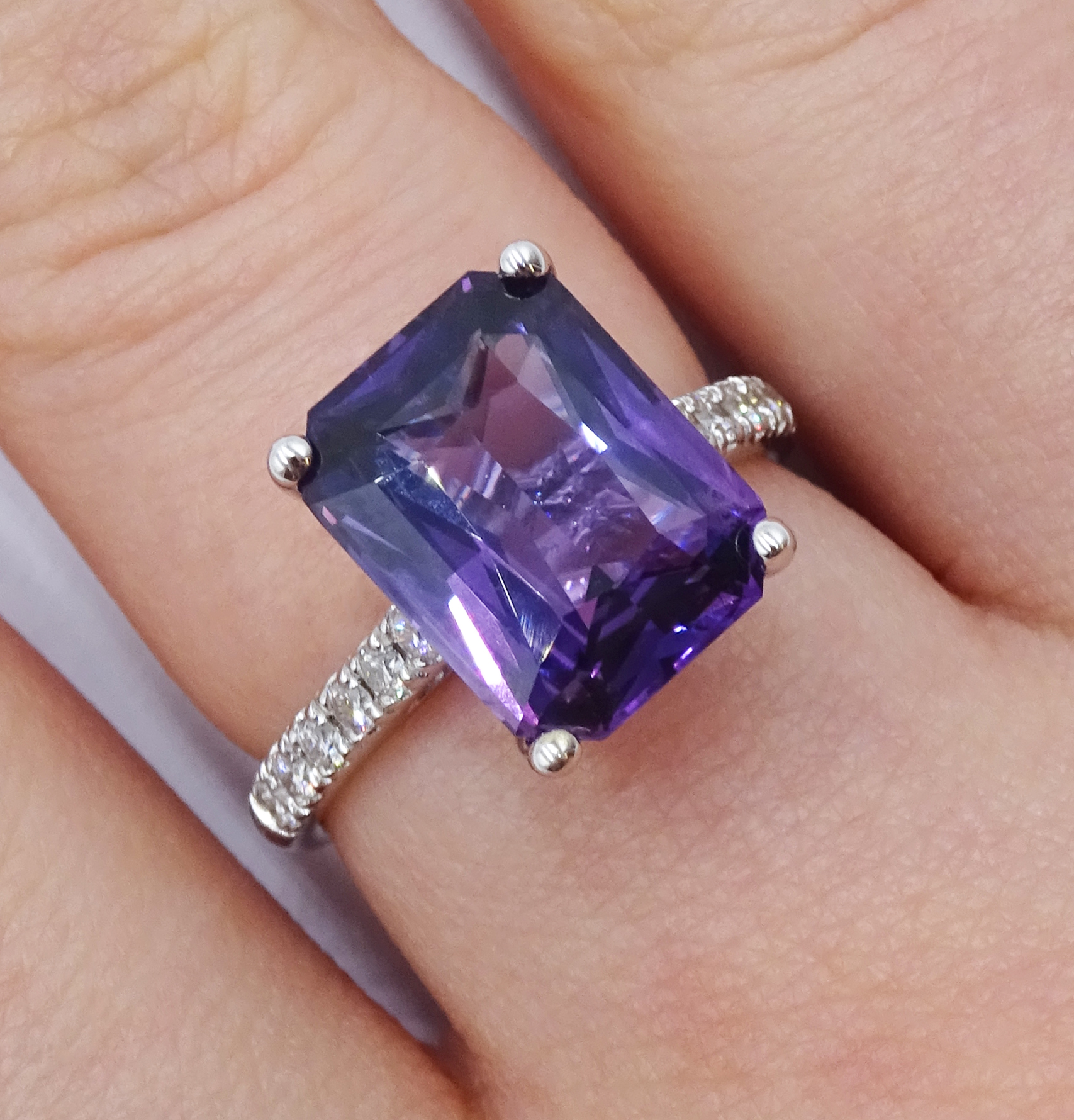 18ct gold, purple sapphire and diamond ring, sapphire total weight approx 5.45 carat - Image 6 of 6