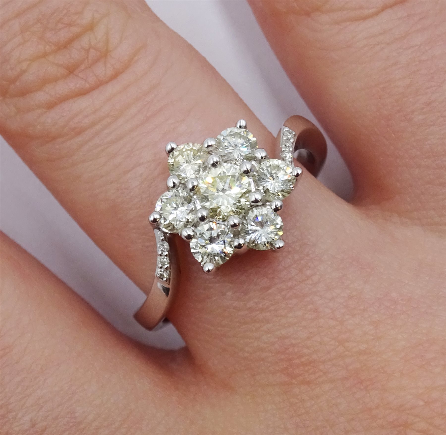 18ct white gold diamond cluster ring, hallmarked, diamond total weight 1.00 carat - Image 2 of 4