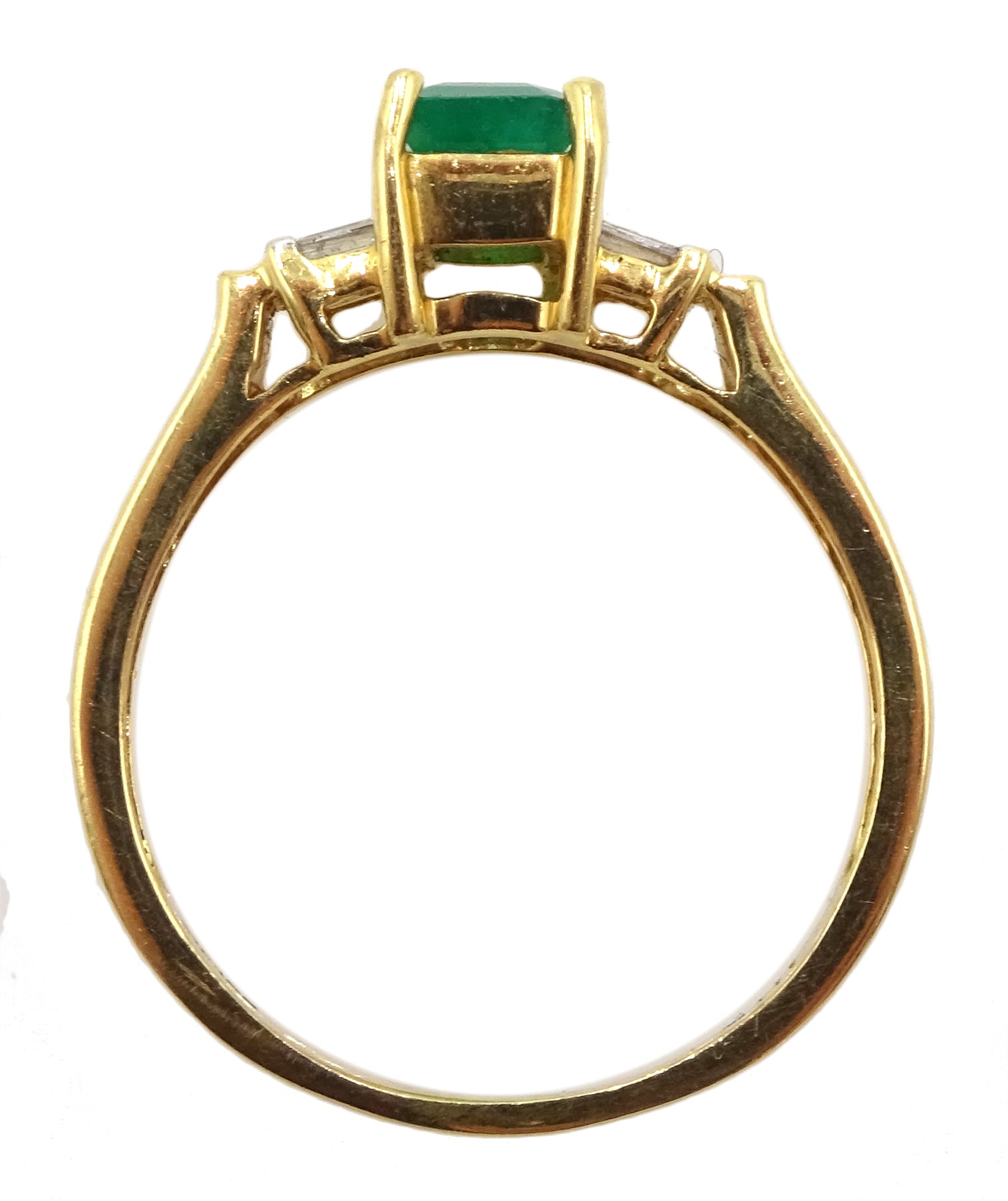 18ct gold emerald ring, with four baguette diamonds either side, hallmarked, emerald approx 0.80 - Image 4 of 4