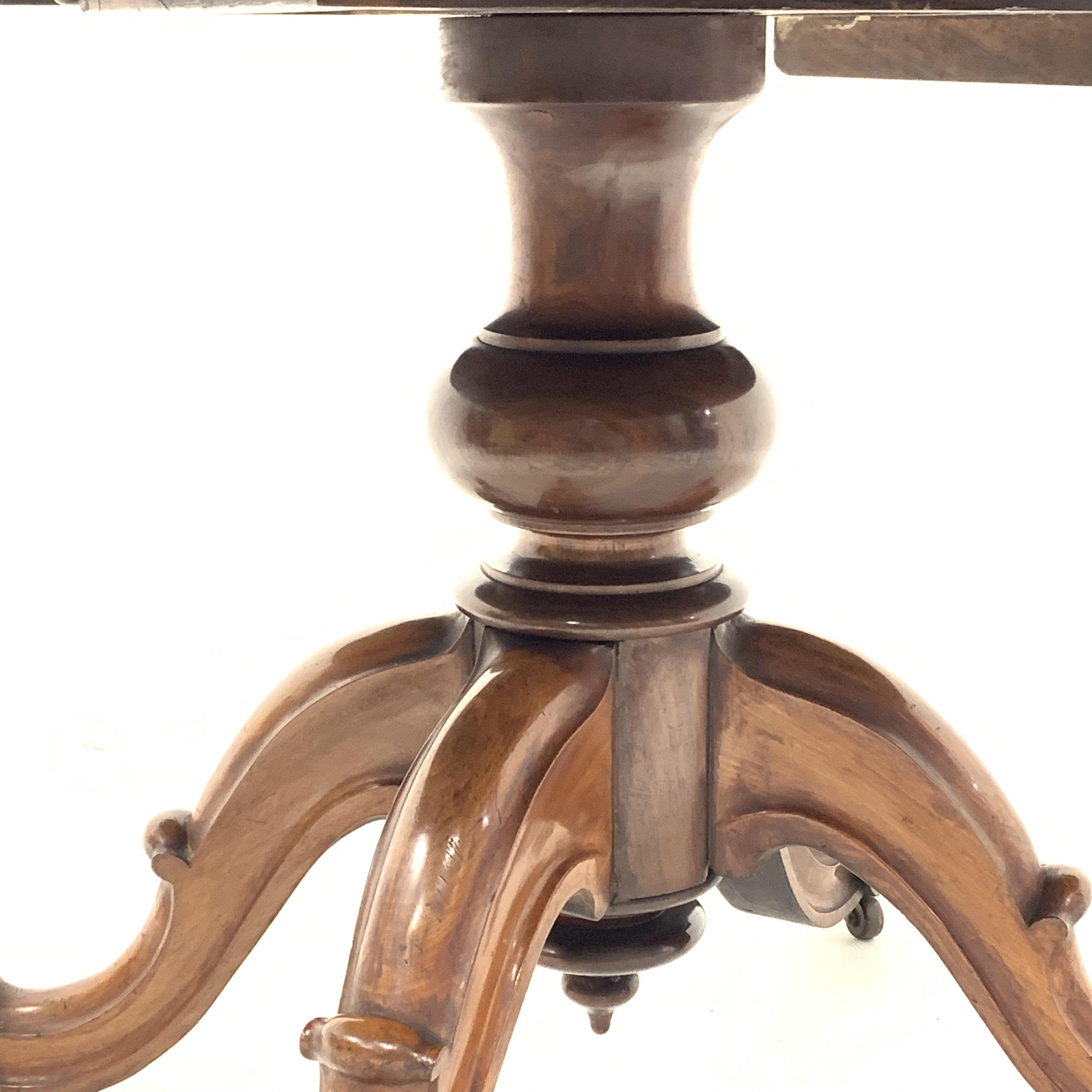 Victorian mahogany breakfast table, circular moulded tilt top on turned pedestal, four shaped out - Image 4 of 6