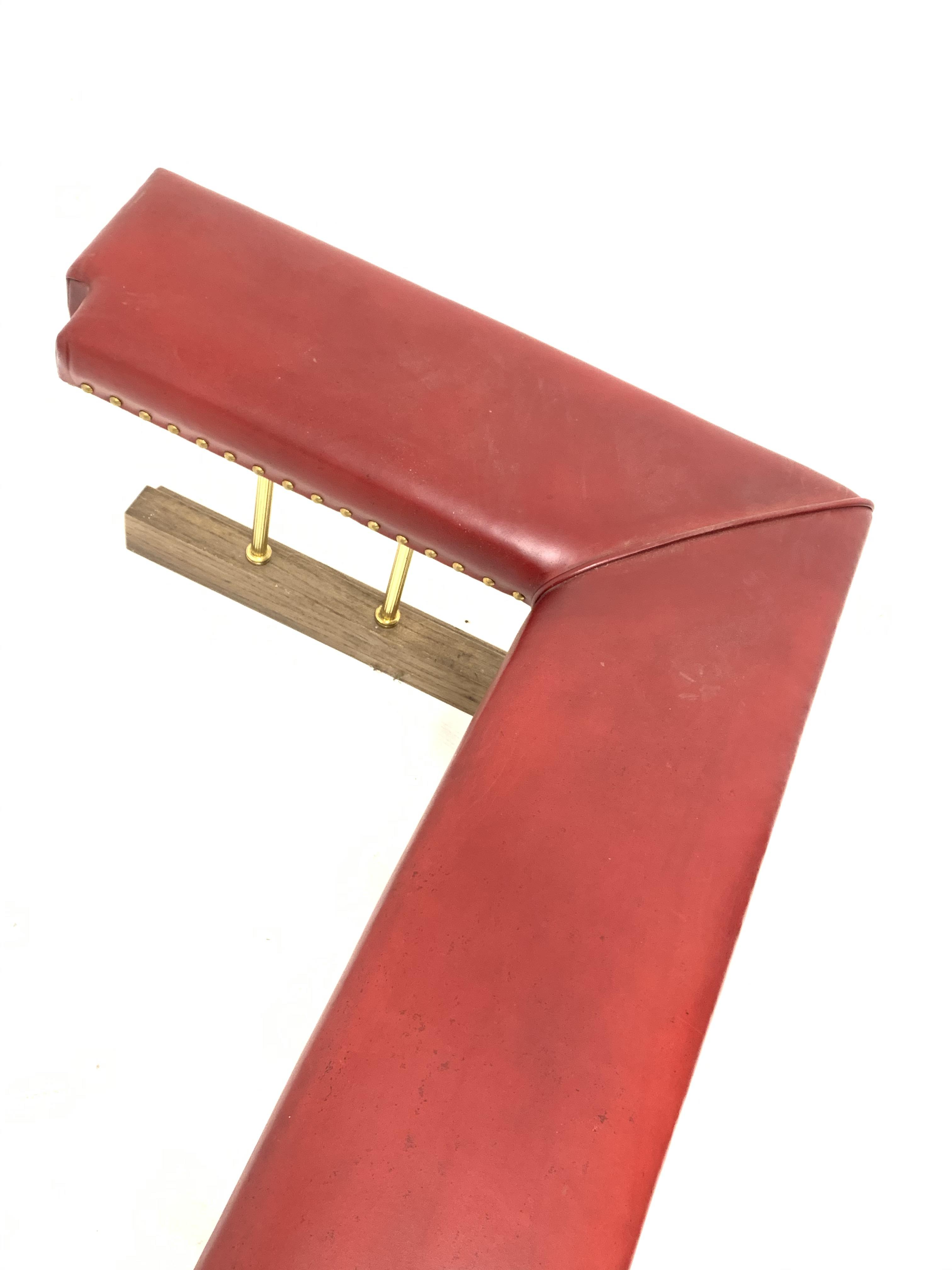 Late 20th century club fender, red studded faux leather upholstered seat raised on reeded brass - Image 6 of 6