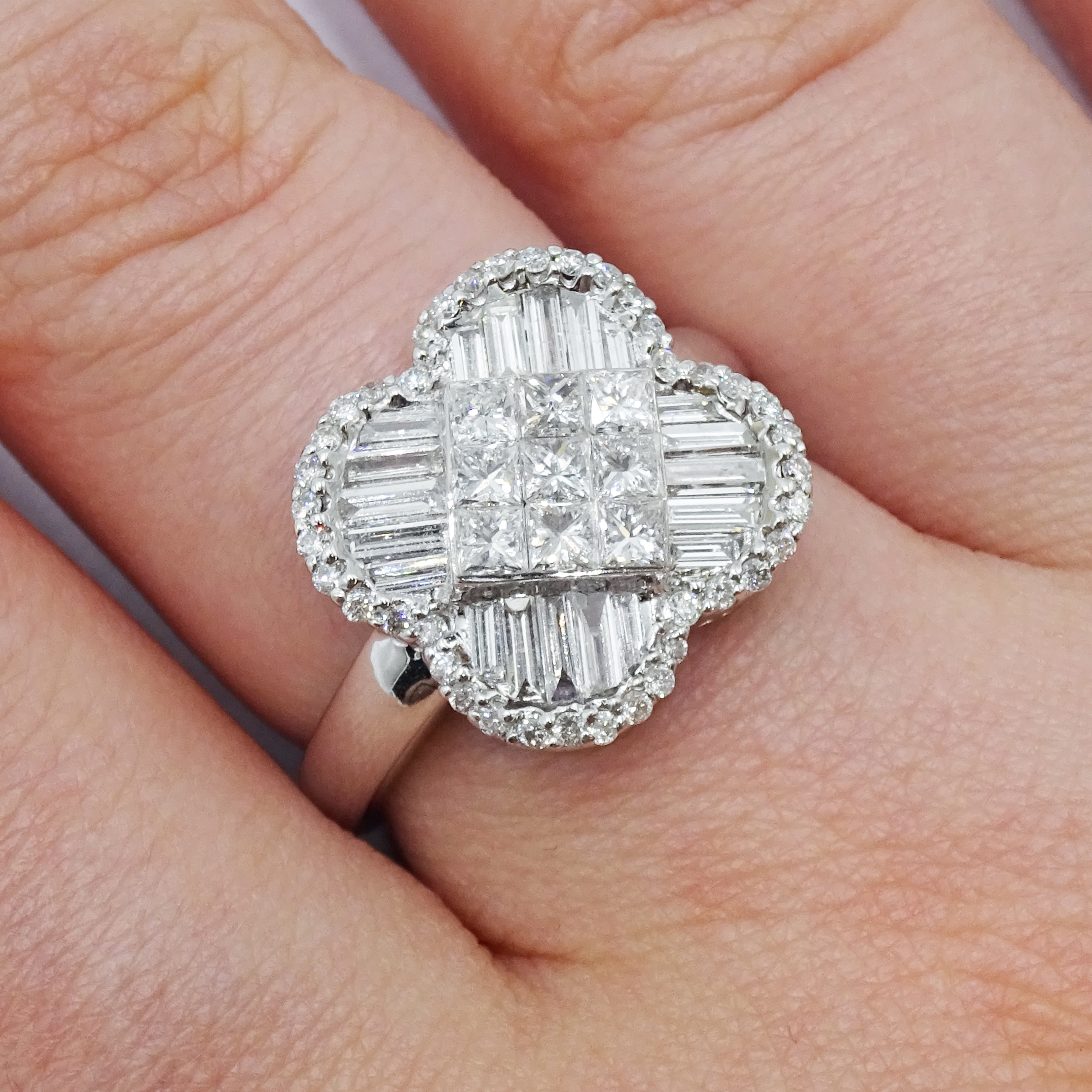 18ct white gold and diamond cluster ring, diamond total weight approx 1.25 carat - Image 2 of 6