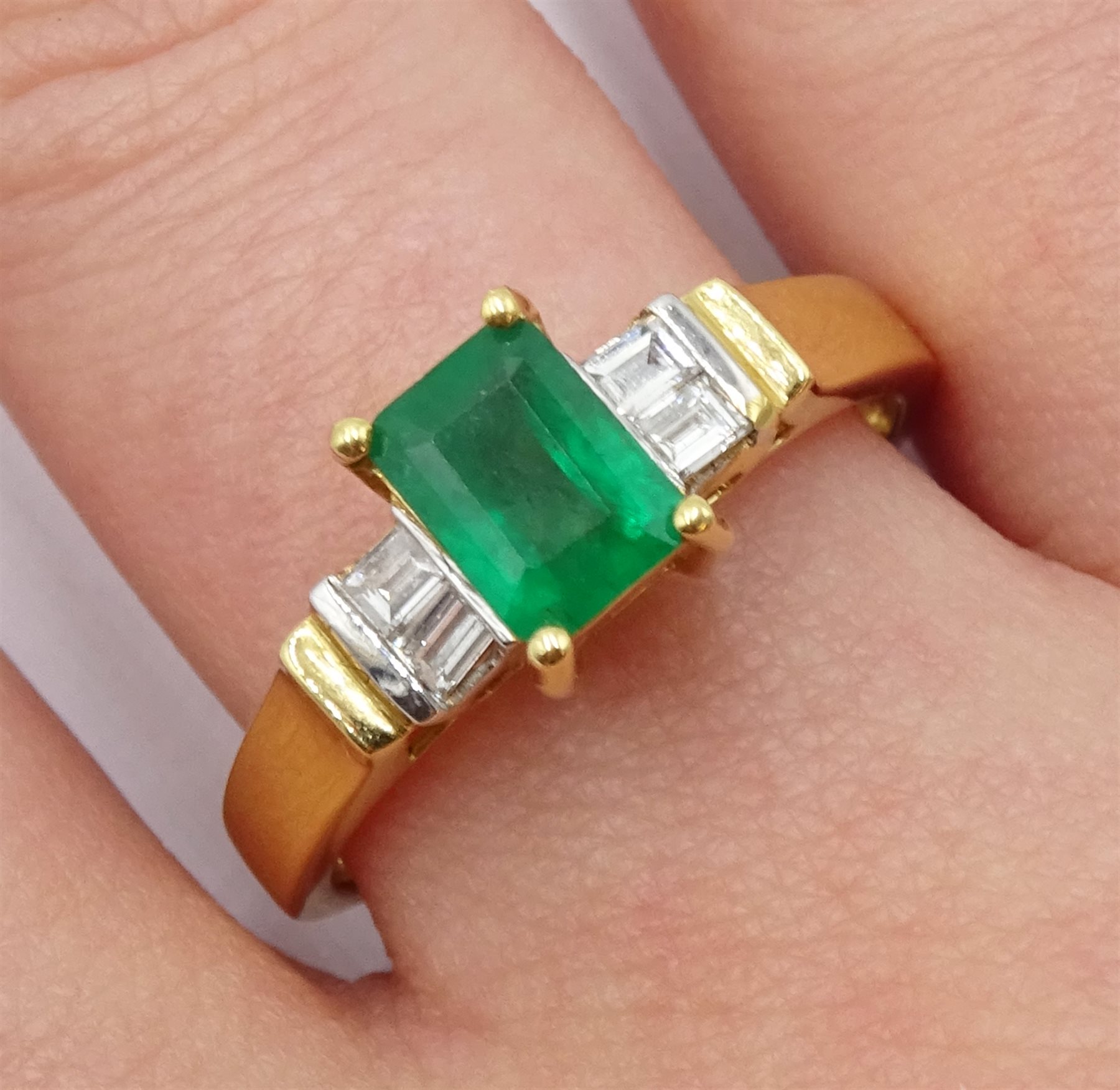 18ct gold emerald ring, with four baguette diamonds either side, hallmarked, emerald approx 0.80 - Image 2 of 4