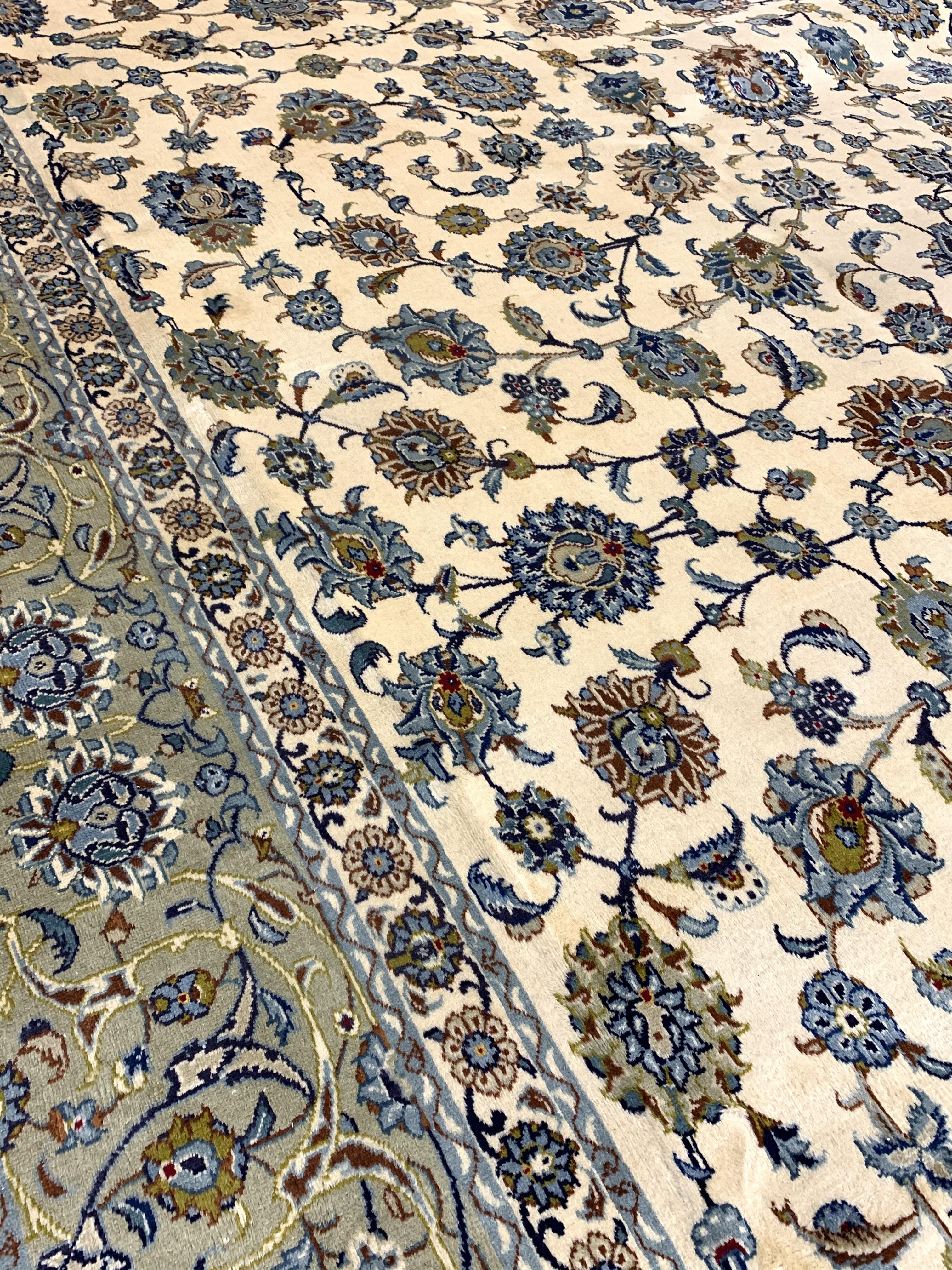 Large Persian Kashan carpet, ivory ground with interlacing foliage, decorated with stylised flower - Image 4 of 5