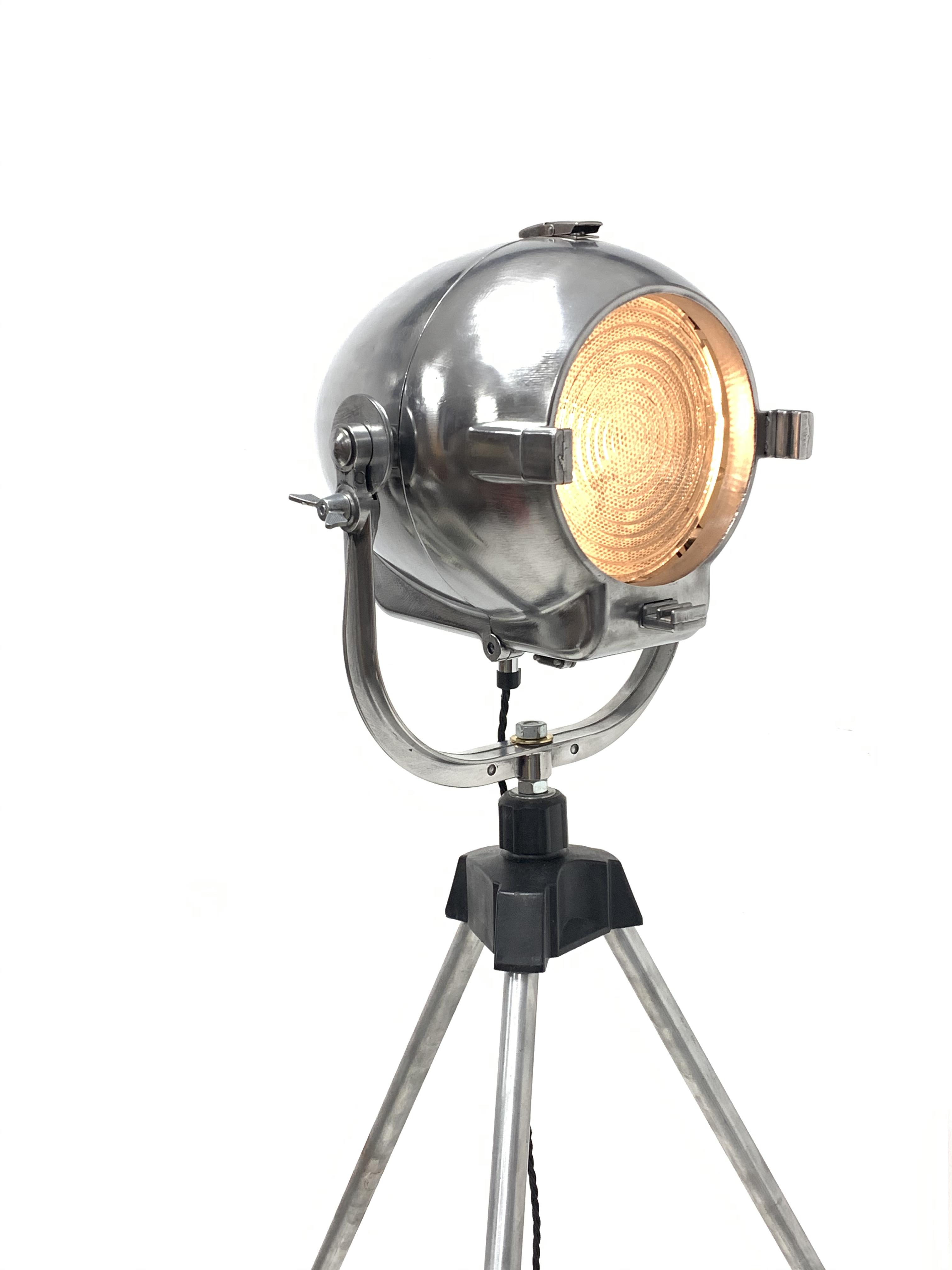 Mid 20th century 'Rank Strand' polished alloy stage light mounted on tripod base, H169cm, shipping - Image 2 of 3