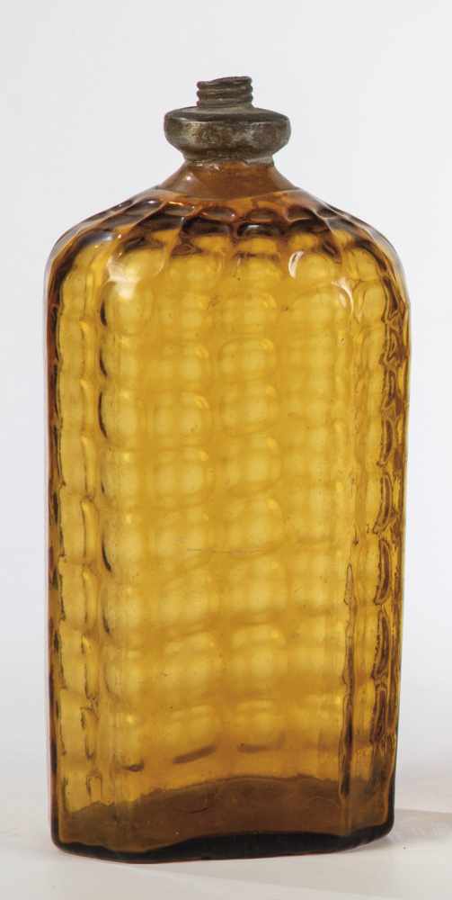 Rechteckflasche aus braunem Glas