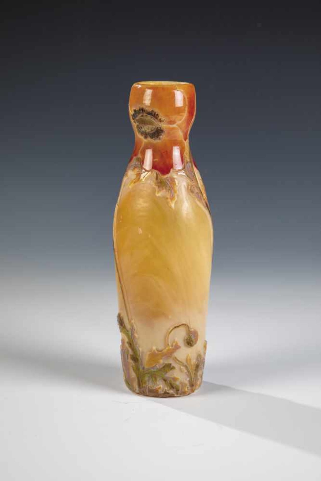 Vase mit MohnLegras & Cie., Verreries de Saint Denis, um 1900 - 1914 Hellgelbbraunes Glas, opak