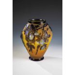 Große Soufflé-Vase mit PflaumenEmile Gallé, Nancy, 1920er Jahre Farbloses Glas, zitronengelber