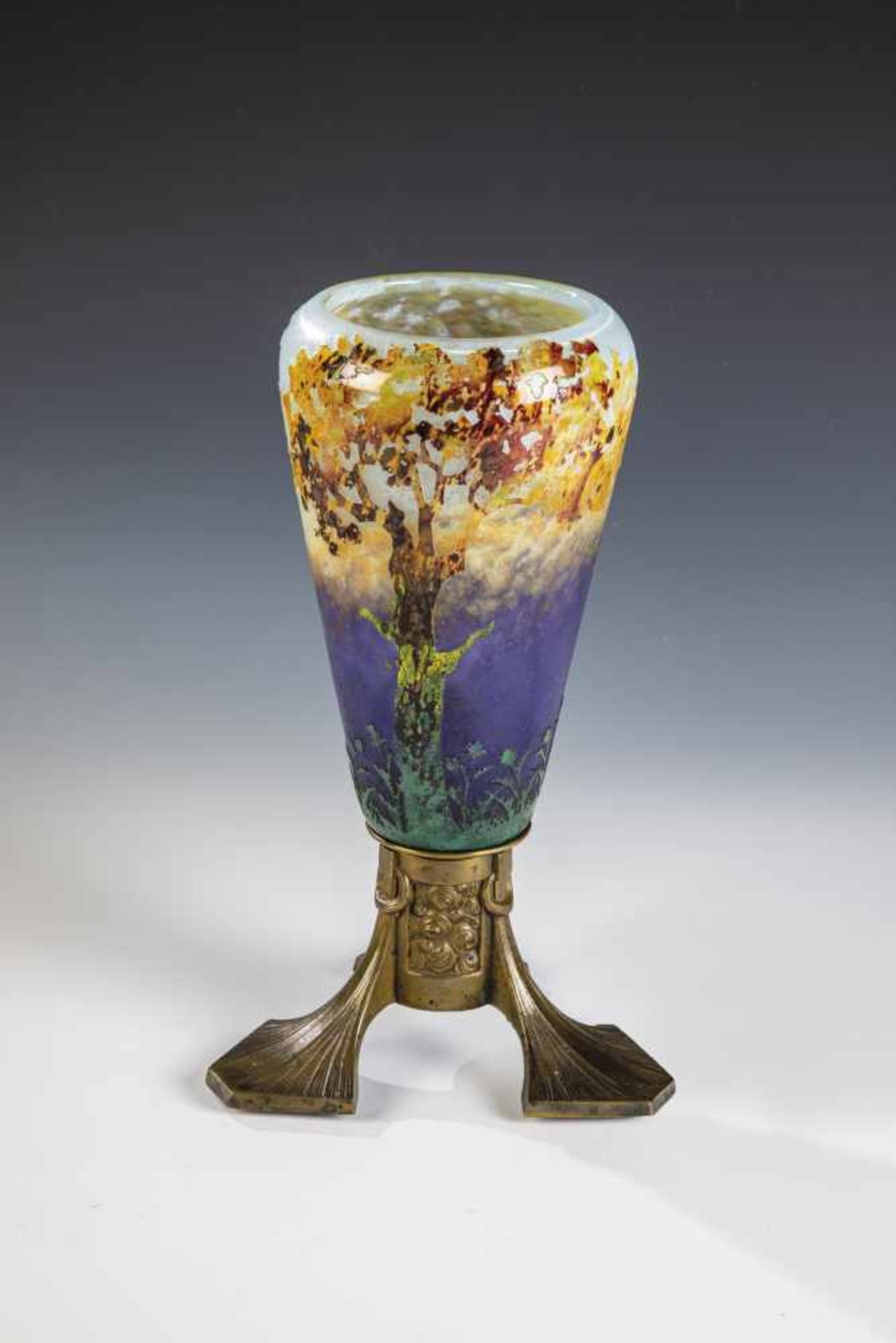 Tischlampe mit Bäumen "Paysage pâte grisé"Henri Bergé (Entwurf), Daum Frères, Nancy, um 1910