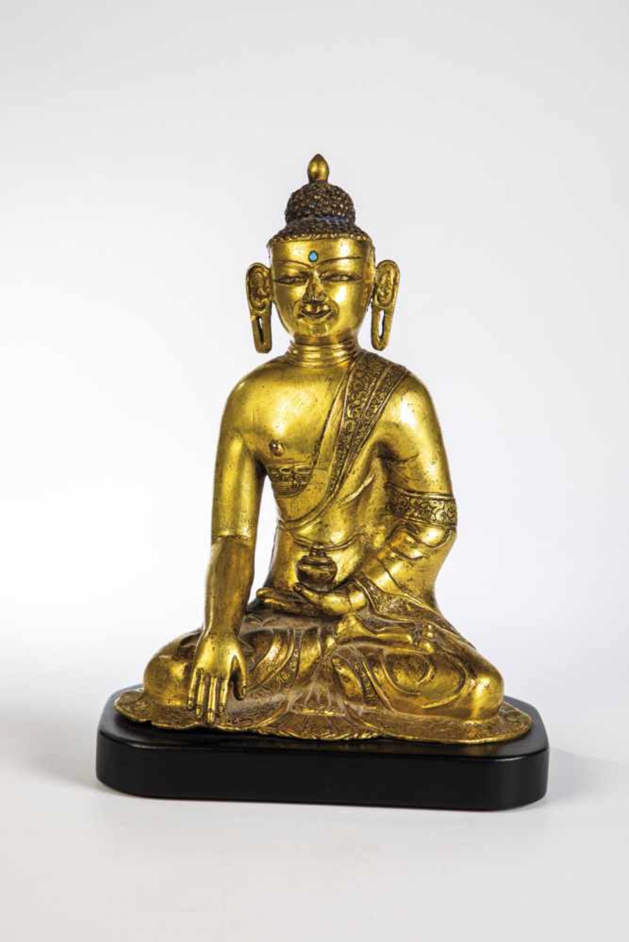 Buddha Shakyamuni / Gautama. Tibet probably 15th / 16th century. Seated Buddha mounted ona base.