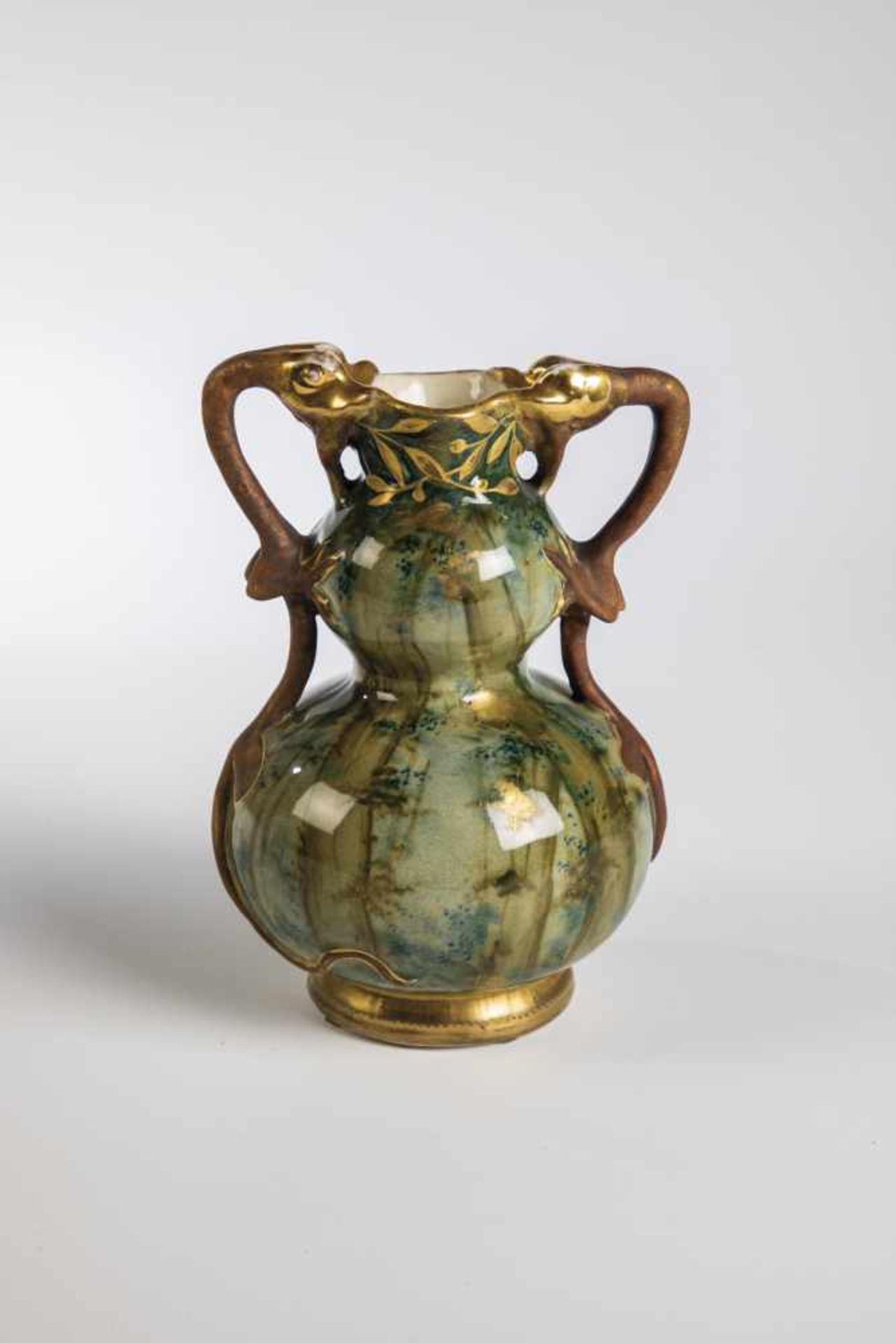 Vase mit Drachenhenkel"Amphora" - Werke, Riessner, Stellmacher & Kessel, Turn-Teplitz/Böhmen, um