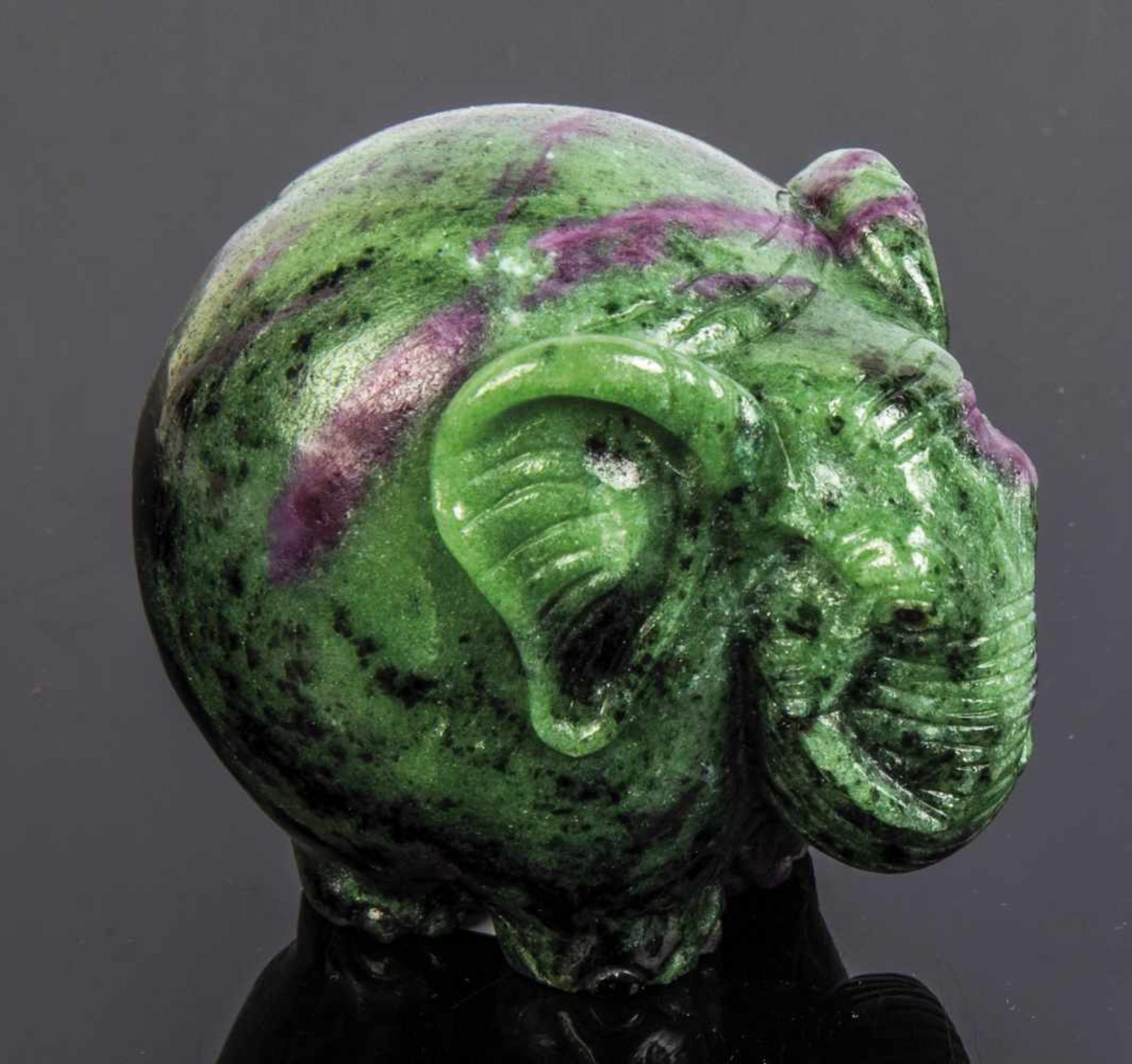 A carved hardstone figure of a elephant. 2nd half oft the 20th century. Finely carvedzoisite