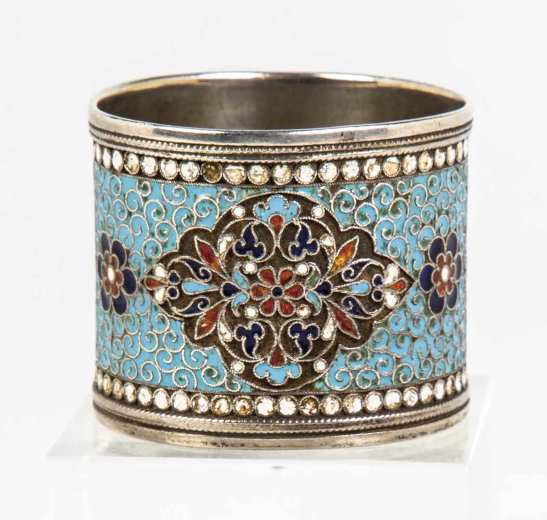 A silver and cloisonne enamel napkin ring. Russia, Moscow, Gustav Klingert (1865-1916),circa 1880.