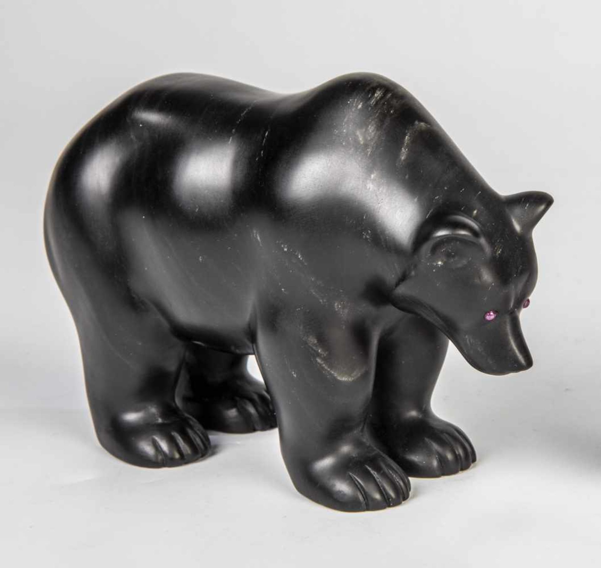 A realistically carved hardstone figure of a bear. 2nd half of the 20th century.Realistically carved