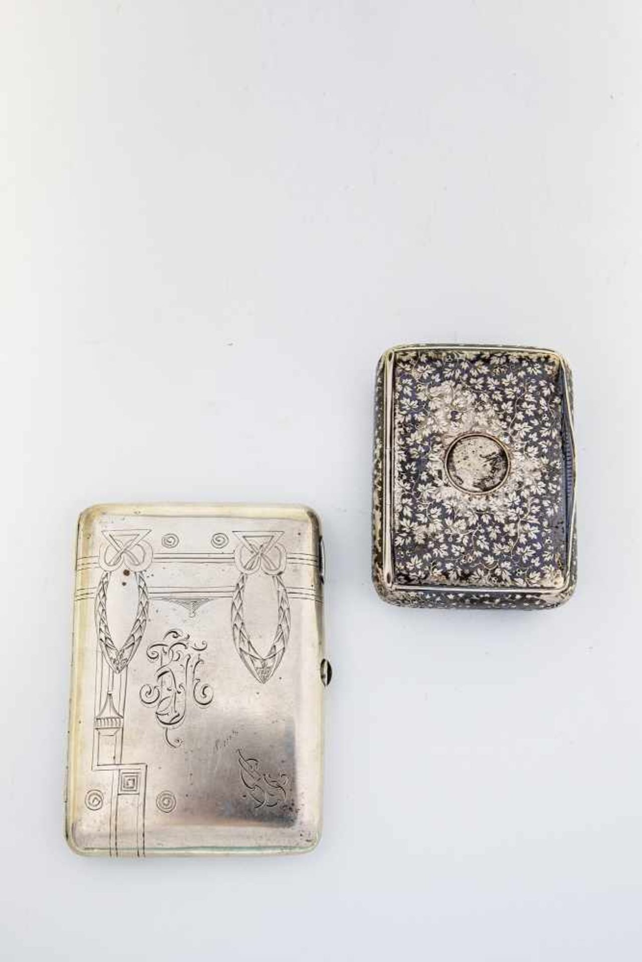 Two cigarette cases. Moscow, 1908-1917/ late 19th century. One with gilt interior. Frontwith