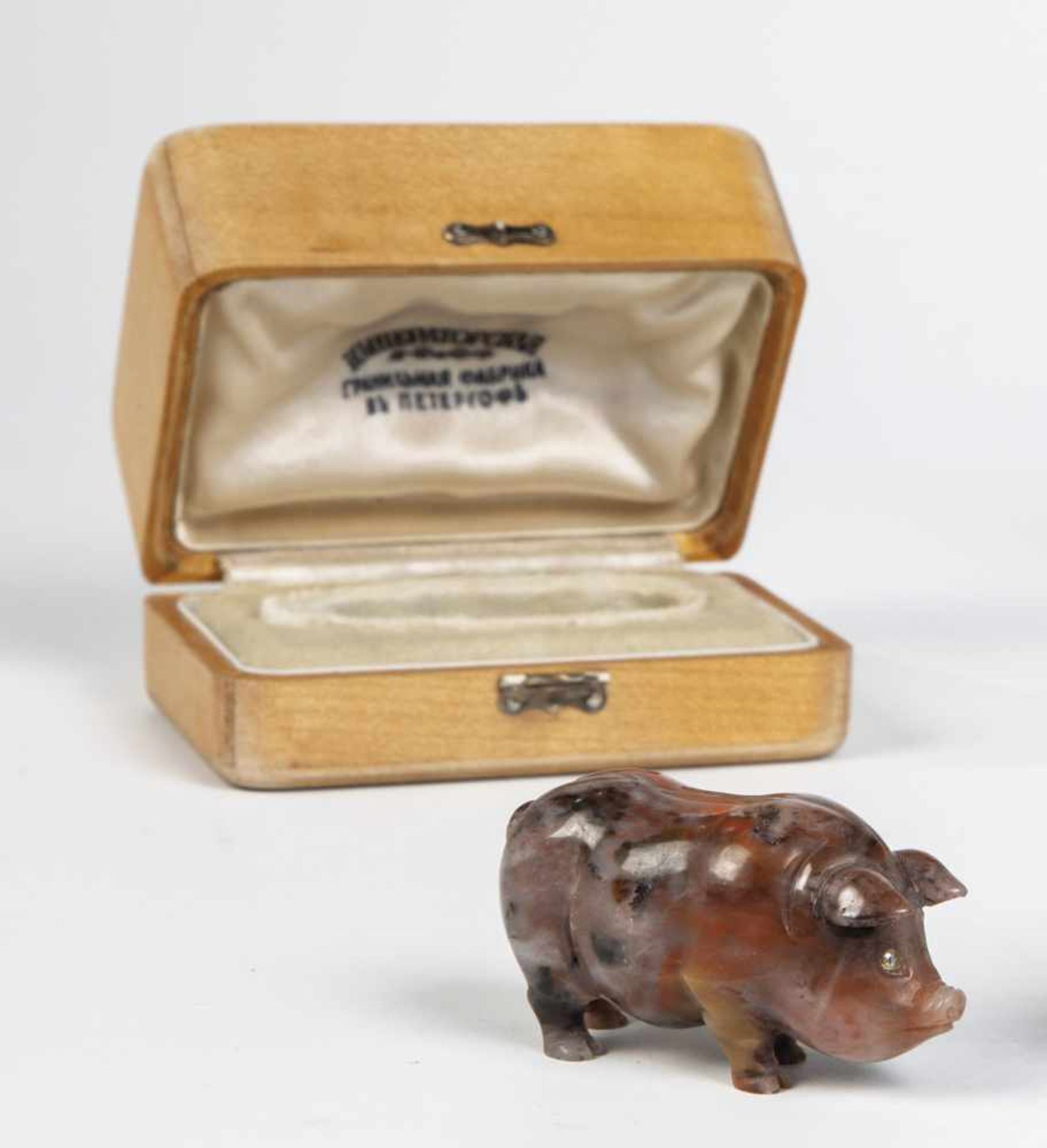 A carved hardstone figure of a pig. In the manner of Fabergé, 2nd half of the 20thcentury.