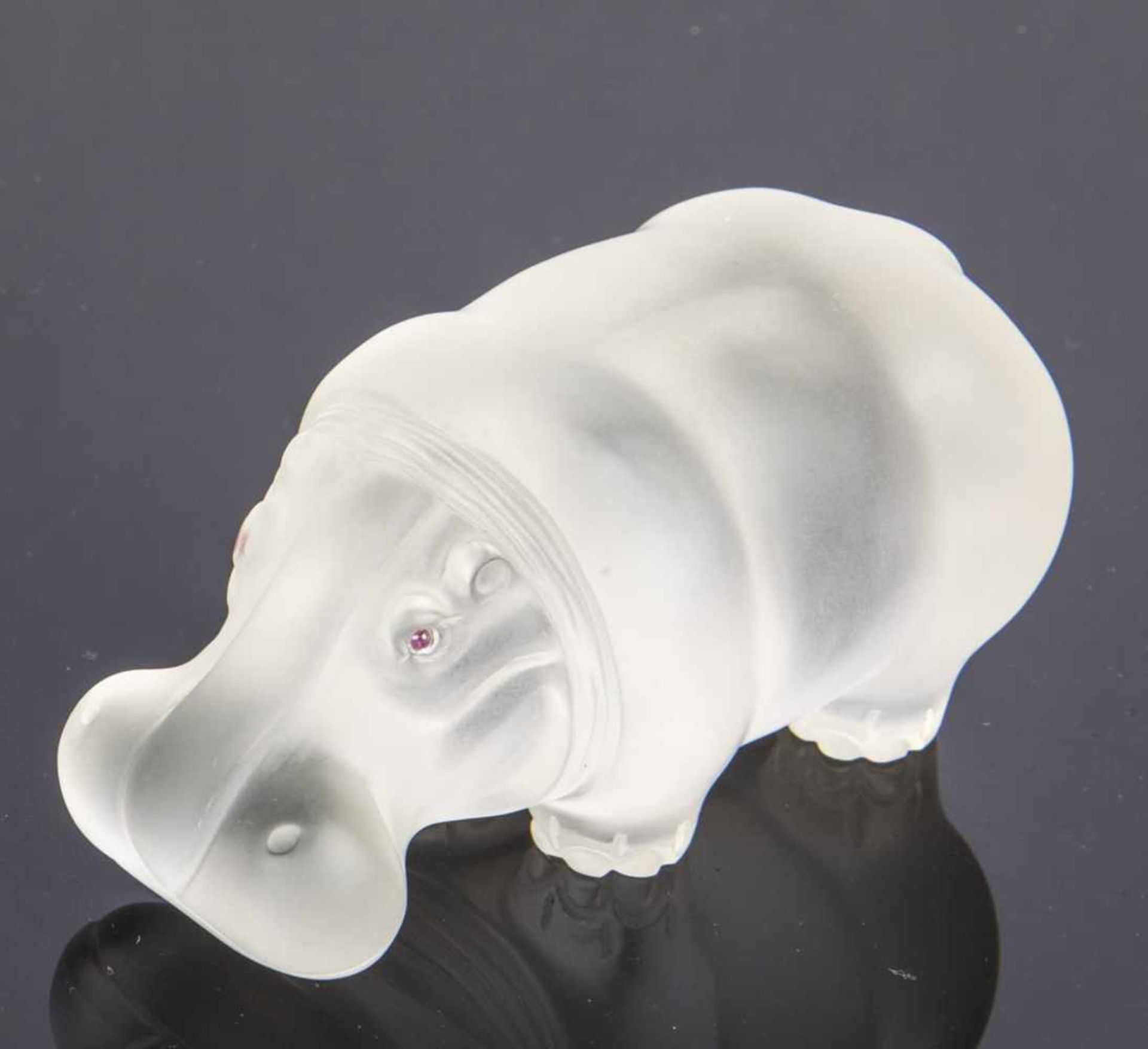 A realistically carved hardstone figure of a hippo. In the manner of Fabergé, 2nd half ofthe 20th