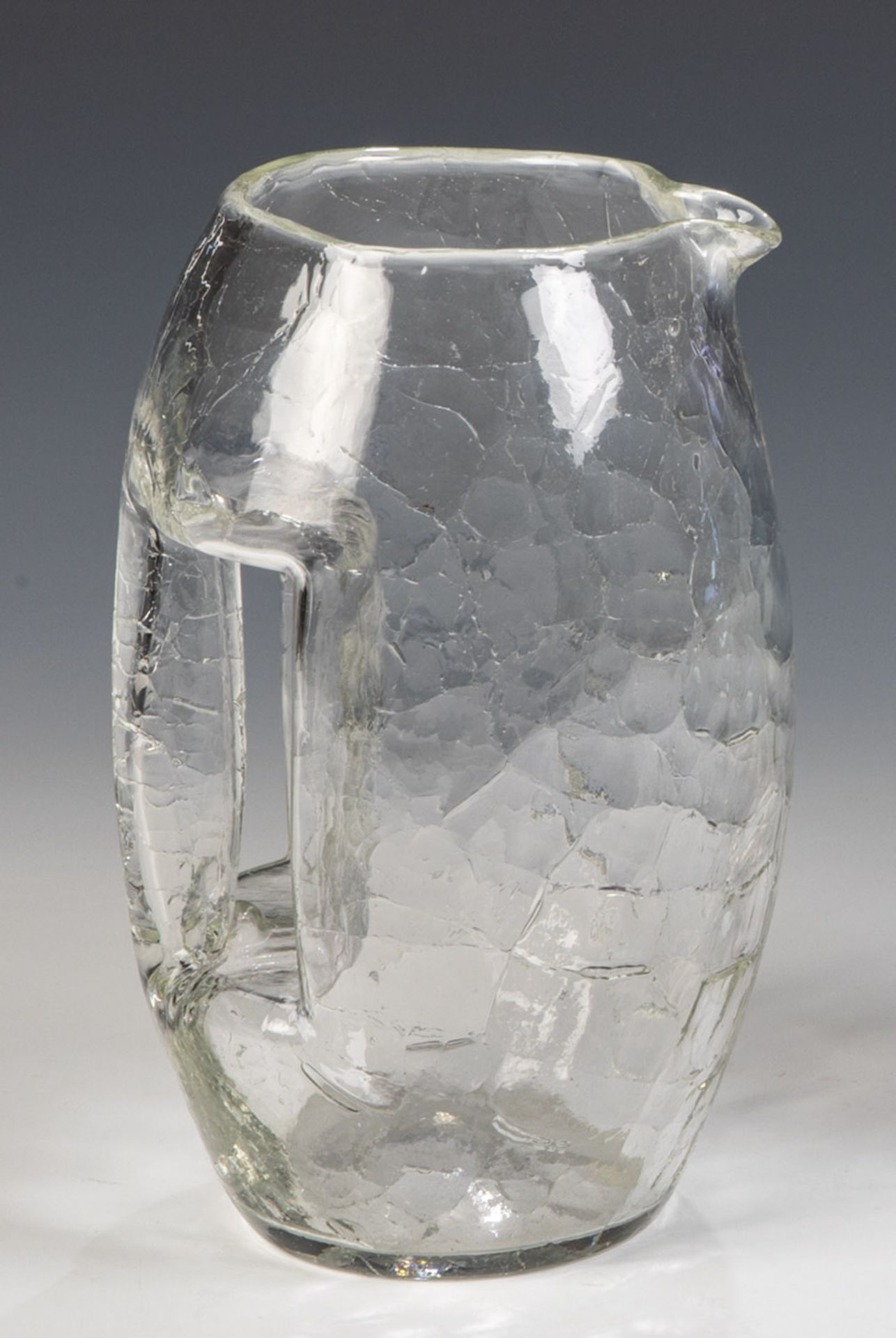 KrugLoetz Wwe., Klostermühle, um 1890-1909 Farbloses Krakeleeglas, formgeblasen. H. 22 cm Lit.: Lötz