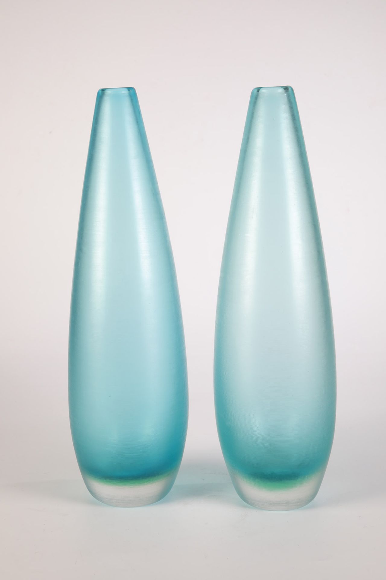 Paar Vasen ''Inciso''Paolo Venini (Entwurf), Murano, 1956/57 Farbloses Glas mit grünem und