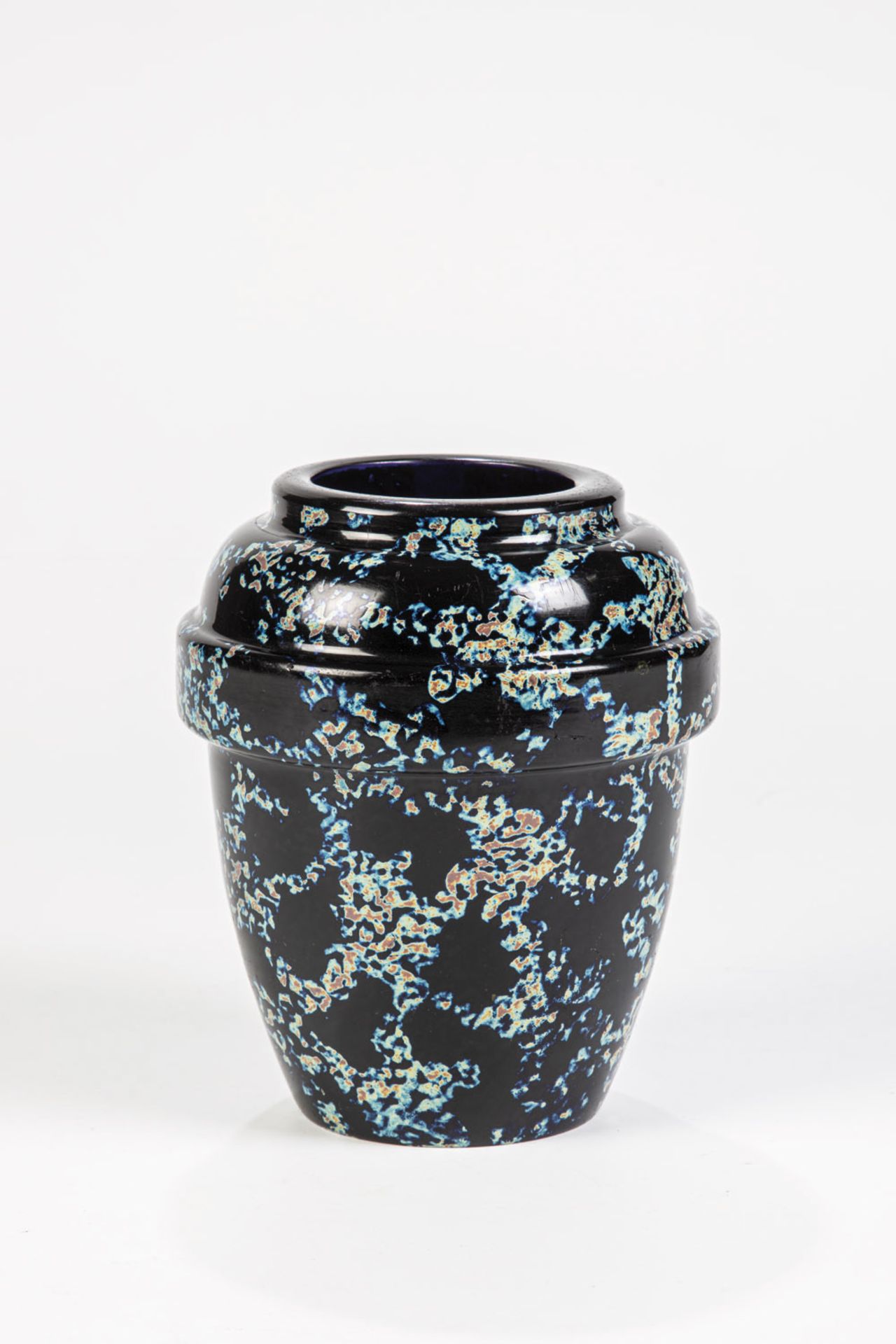 Vase "Lapislazuli"Carl Goldberg für J.& L. Lobmeyr, Wien, um 1910 Blaues Glas, reduziert gebeizt,