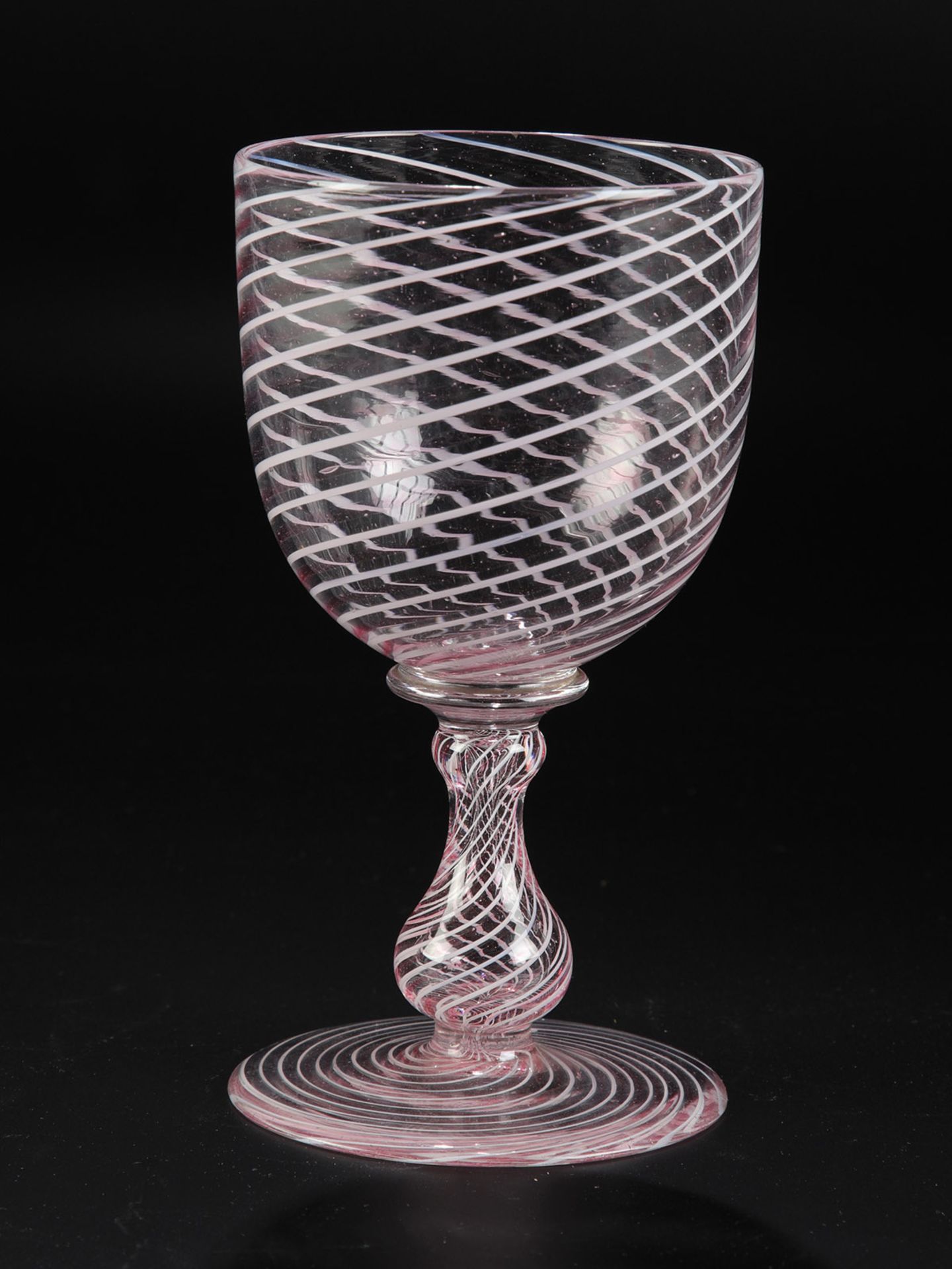 FadenglaspokalJosephinenhütte, Schlesien zugeschrieben, um 1860 Farbloses Glas mit diagonal